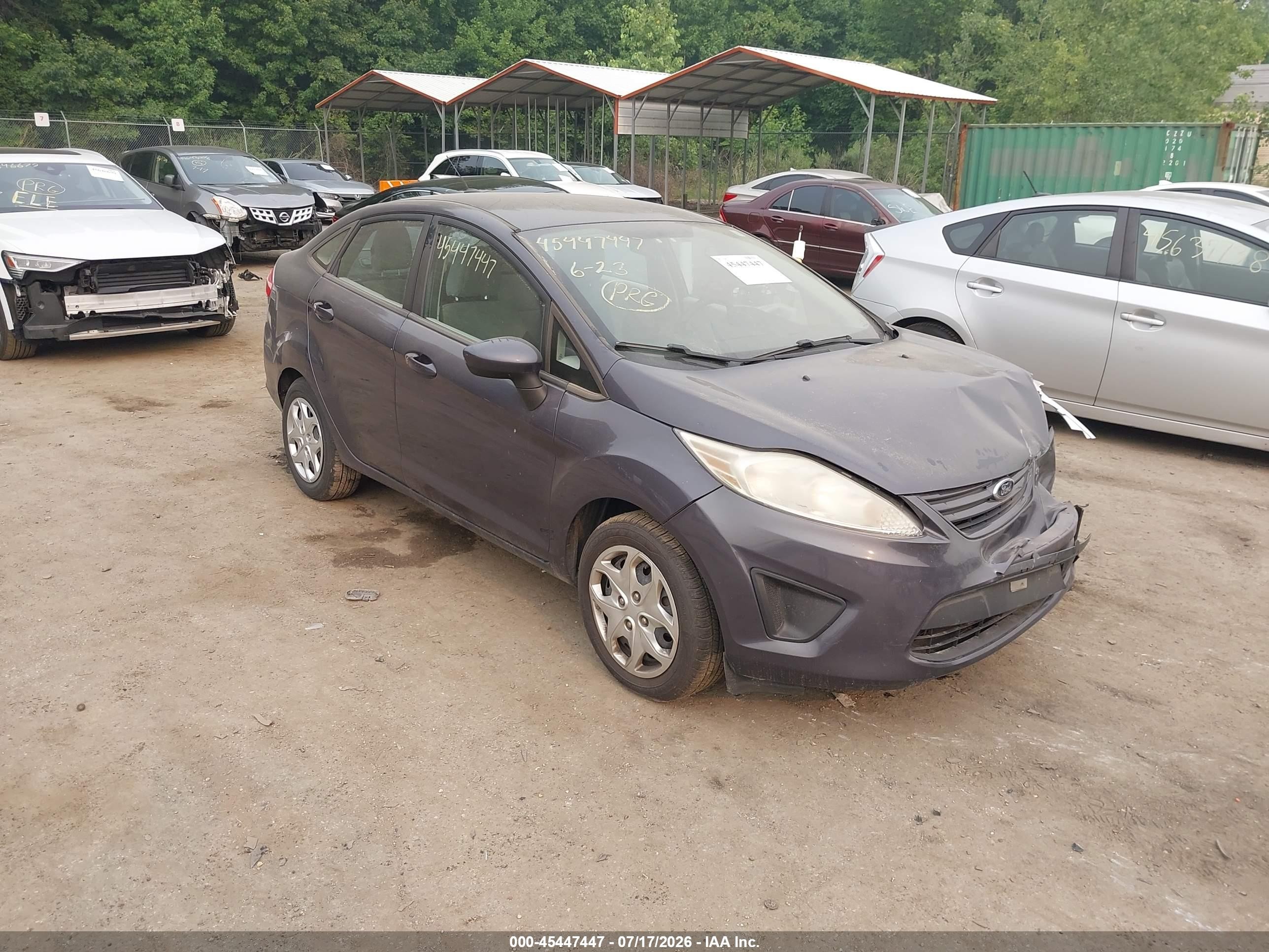 2013 Ford Fiesta S, VIN 3FADP4AJ4DM183133 — Front end