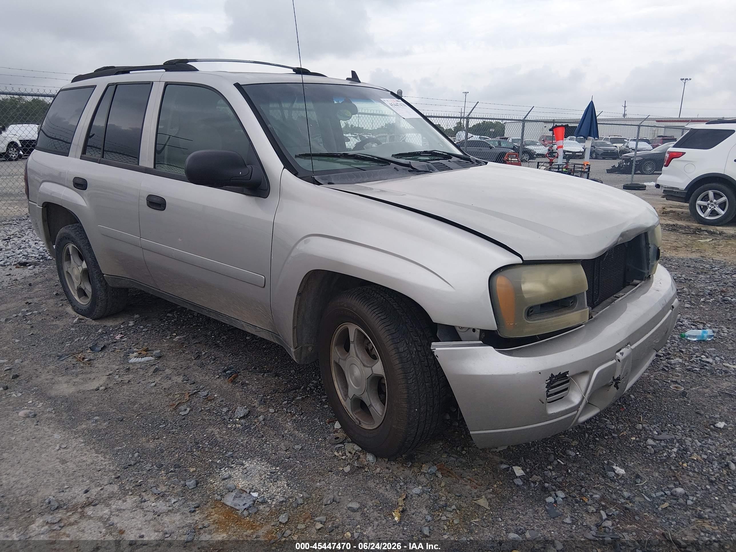 2007 Chevrolet TrailBlazer LT, VIN 1GNDS13S472201680 — Перед