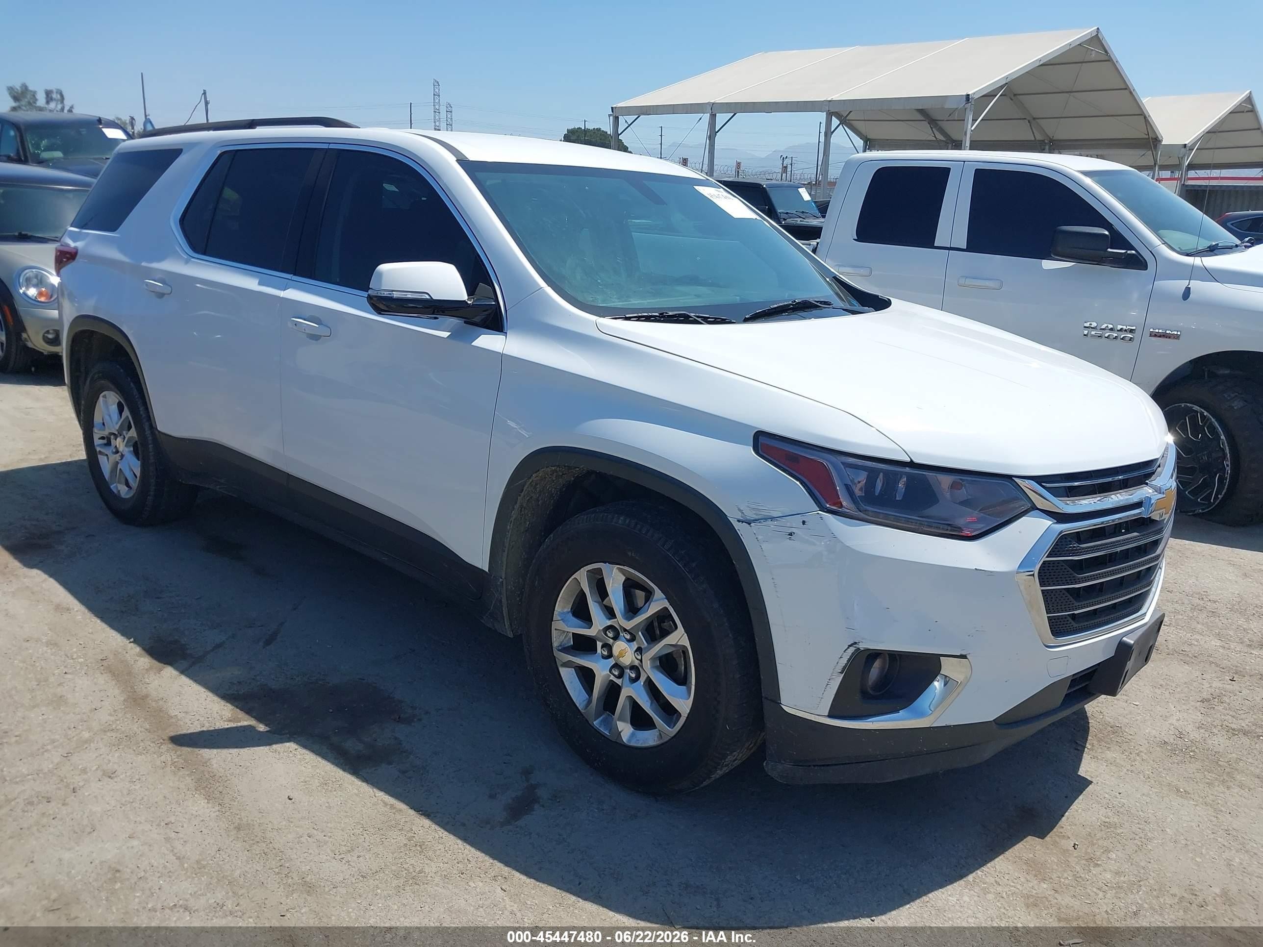 2019 Chevrolet Traverse LT Cloth, VIN 1GNERGKW8KJ117402 — Front end