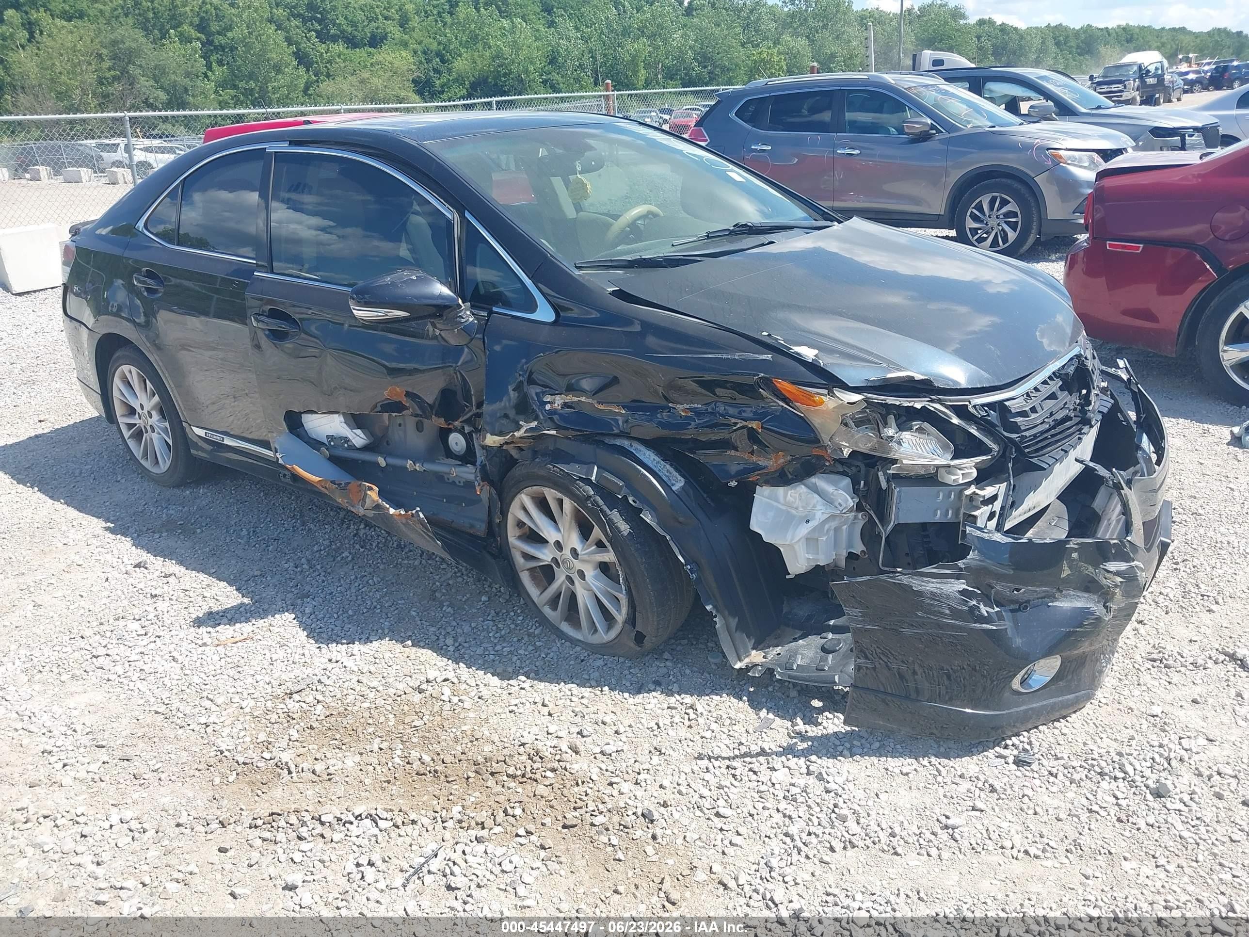 2010 Lexus HS 250h Premium, VIN JTHBB1BA8A2025148 — Front end