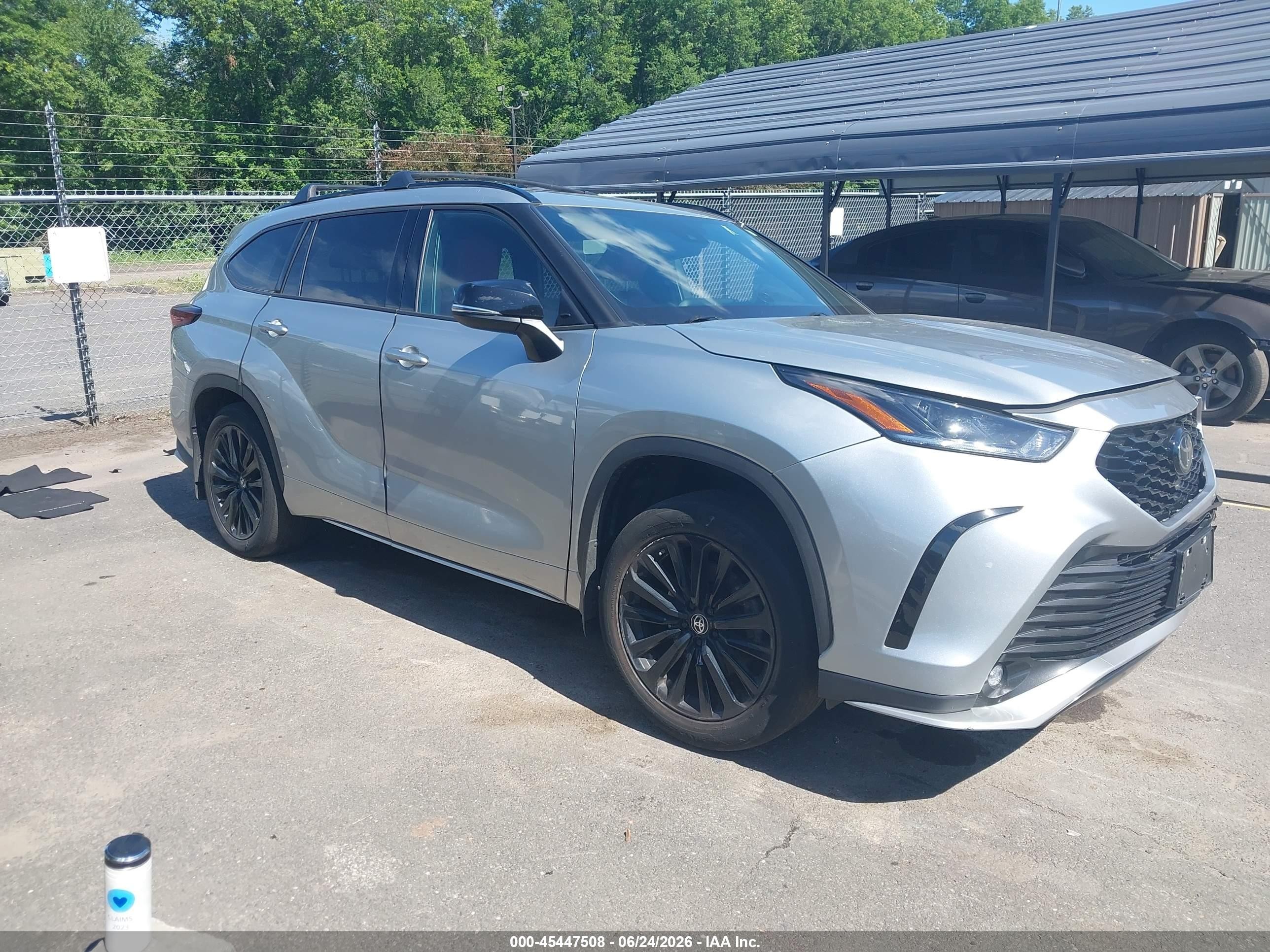 2024 Toyota Highlander XLE, VIN 5TDKDRBH4RS569786 — Front end