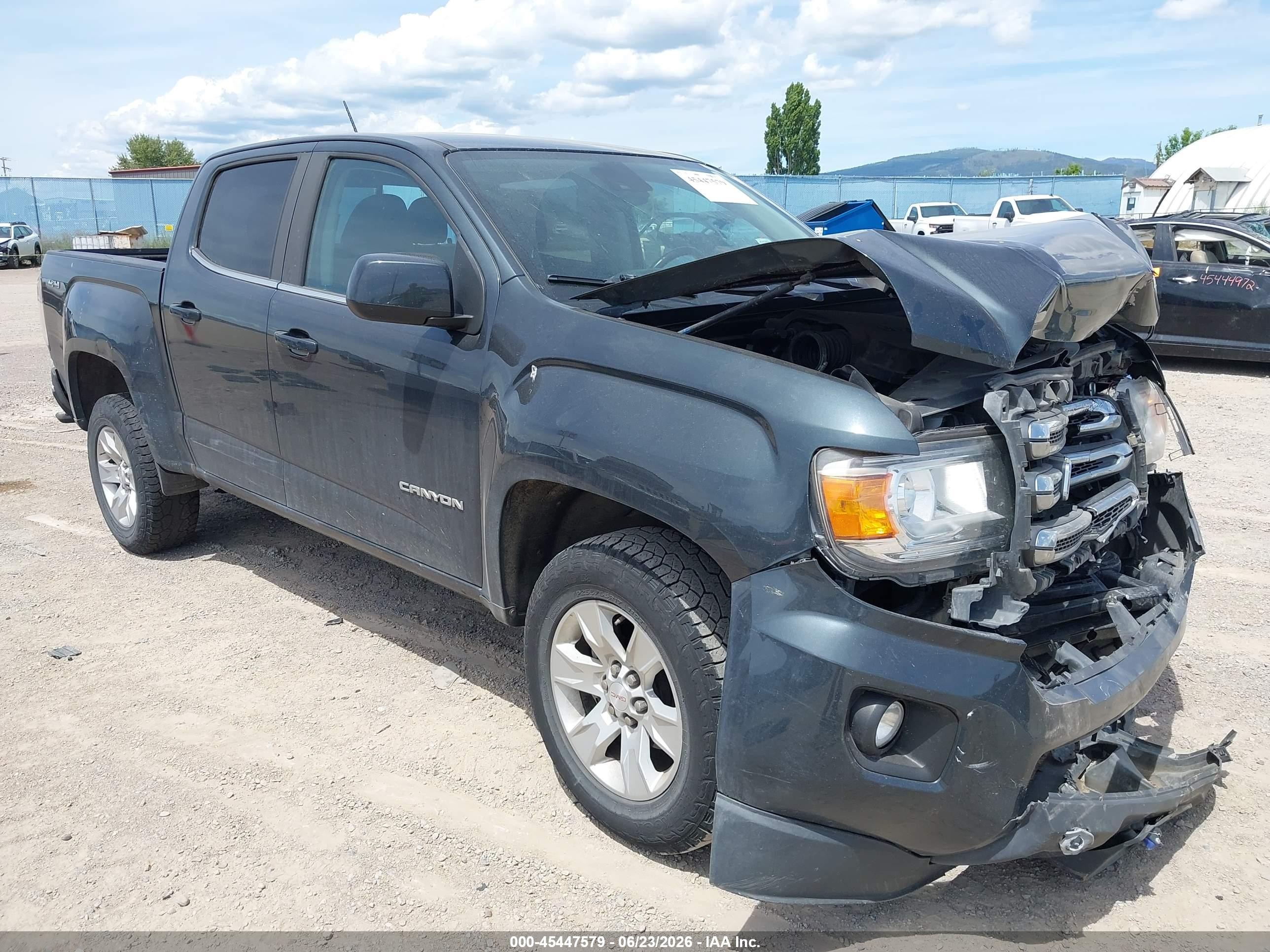 2018 GMC Canyon 4WD All Terrain, VIN 1GTG6CENXJ1101240 — Front end
