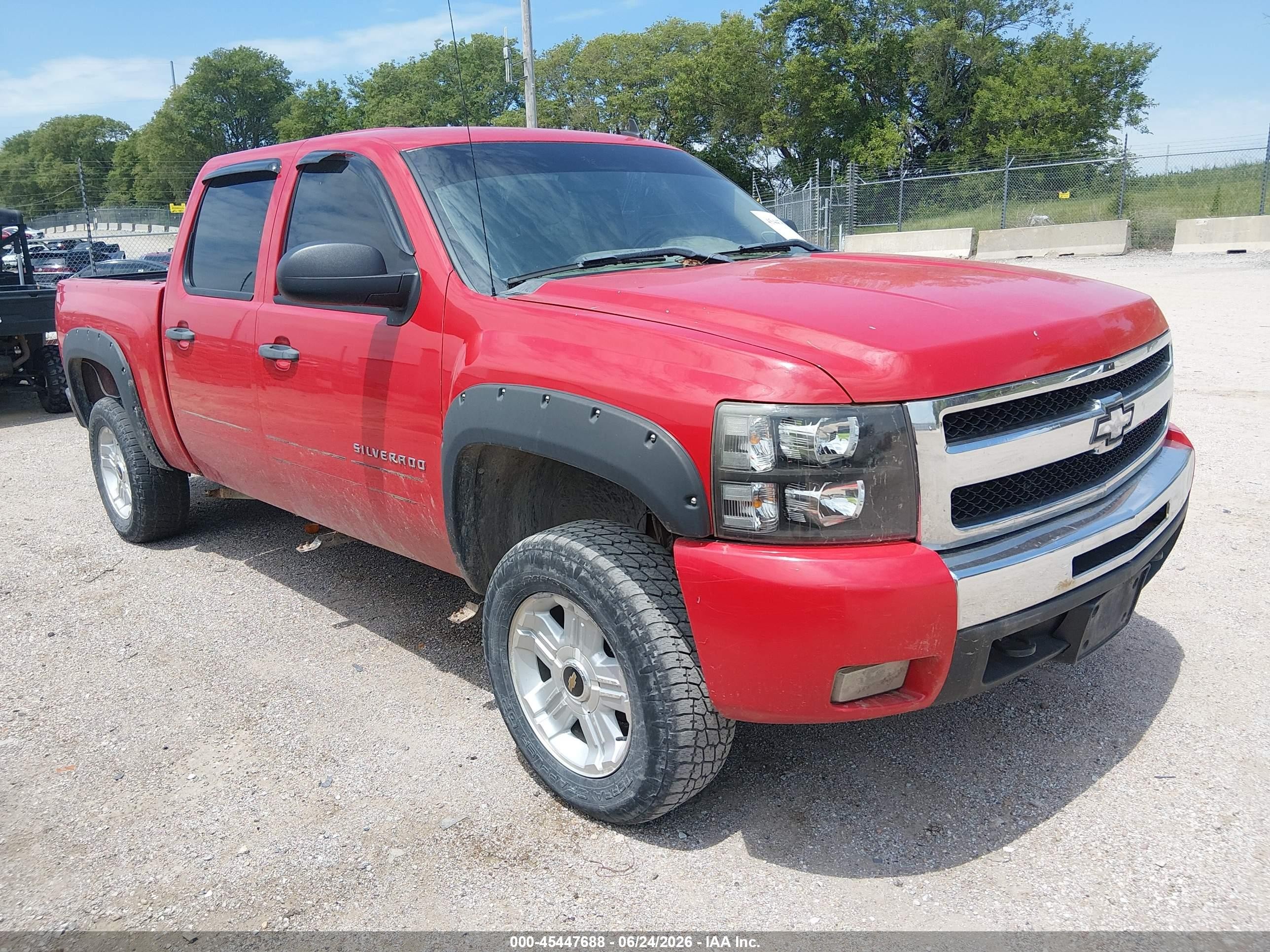 2011 Chevrolet Silverado 1500 LT, VIN 3GCPKSE3XBG222406 — Normal wear
