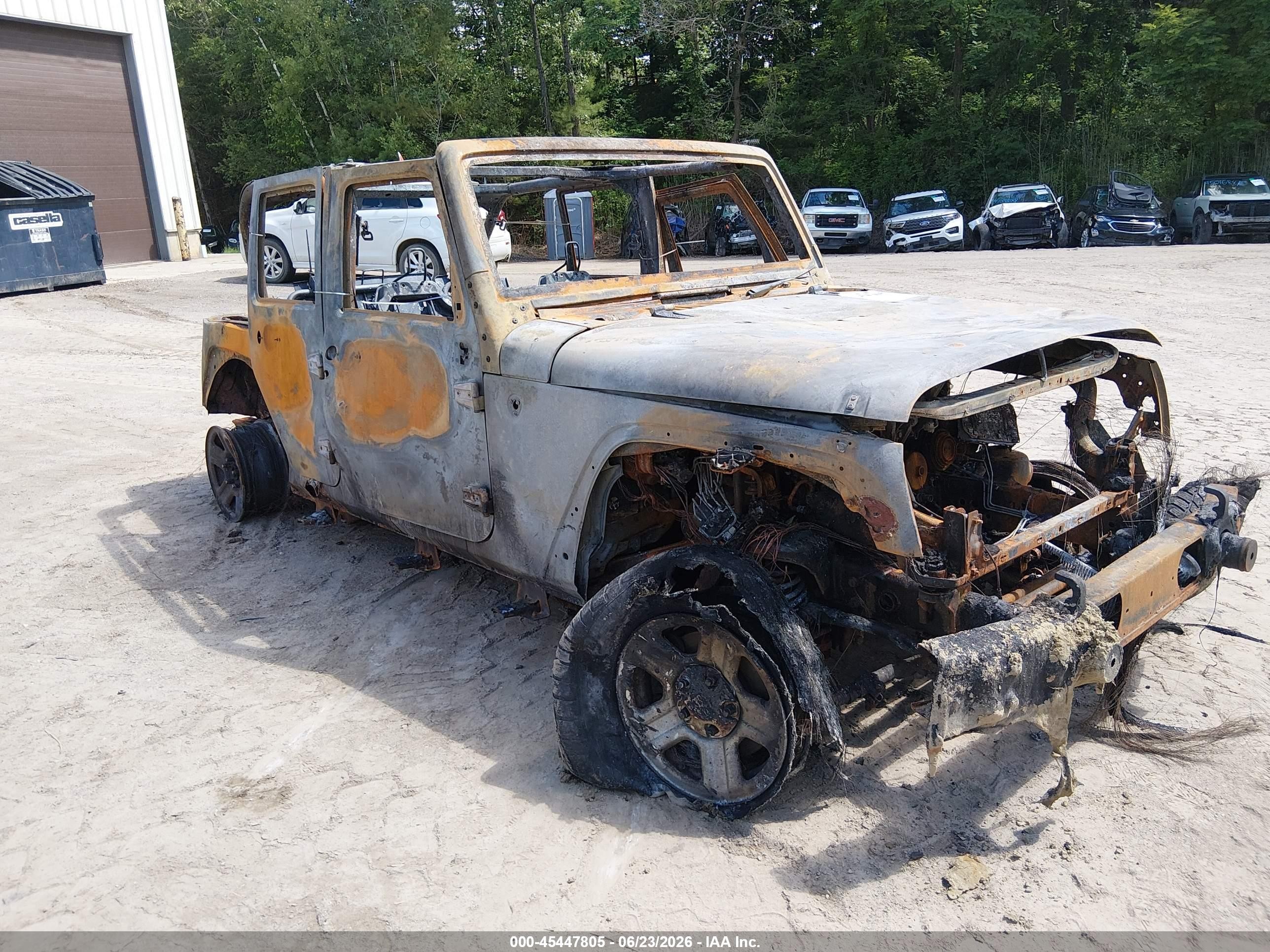 2012 Jeep Wrangler Unlimited Sport RHD, VIN 1C4BJWKG7CL145669 — Пожар