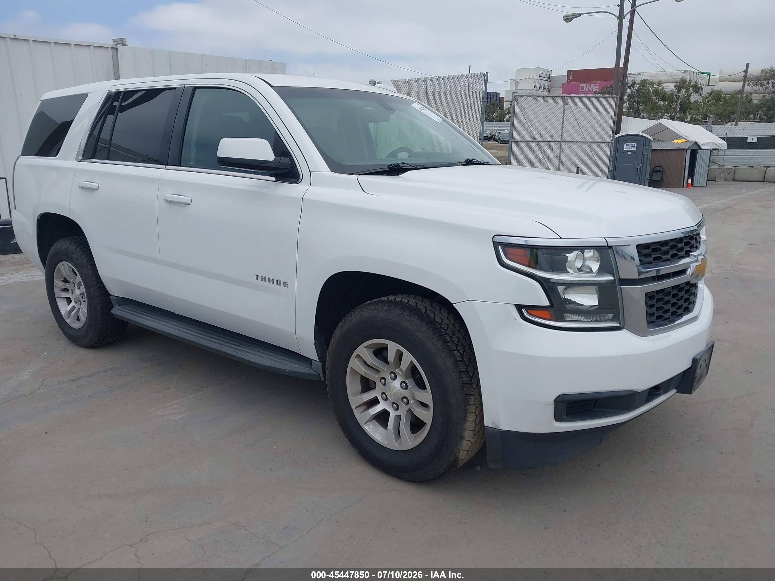 2017 Chevrolet Tahoe, VIN 1GNSKEKC8HR174582 — Front end