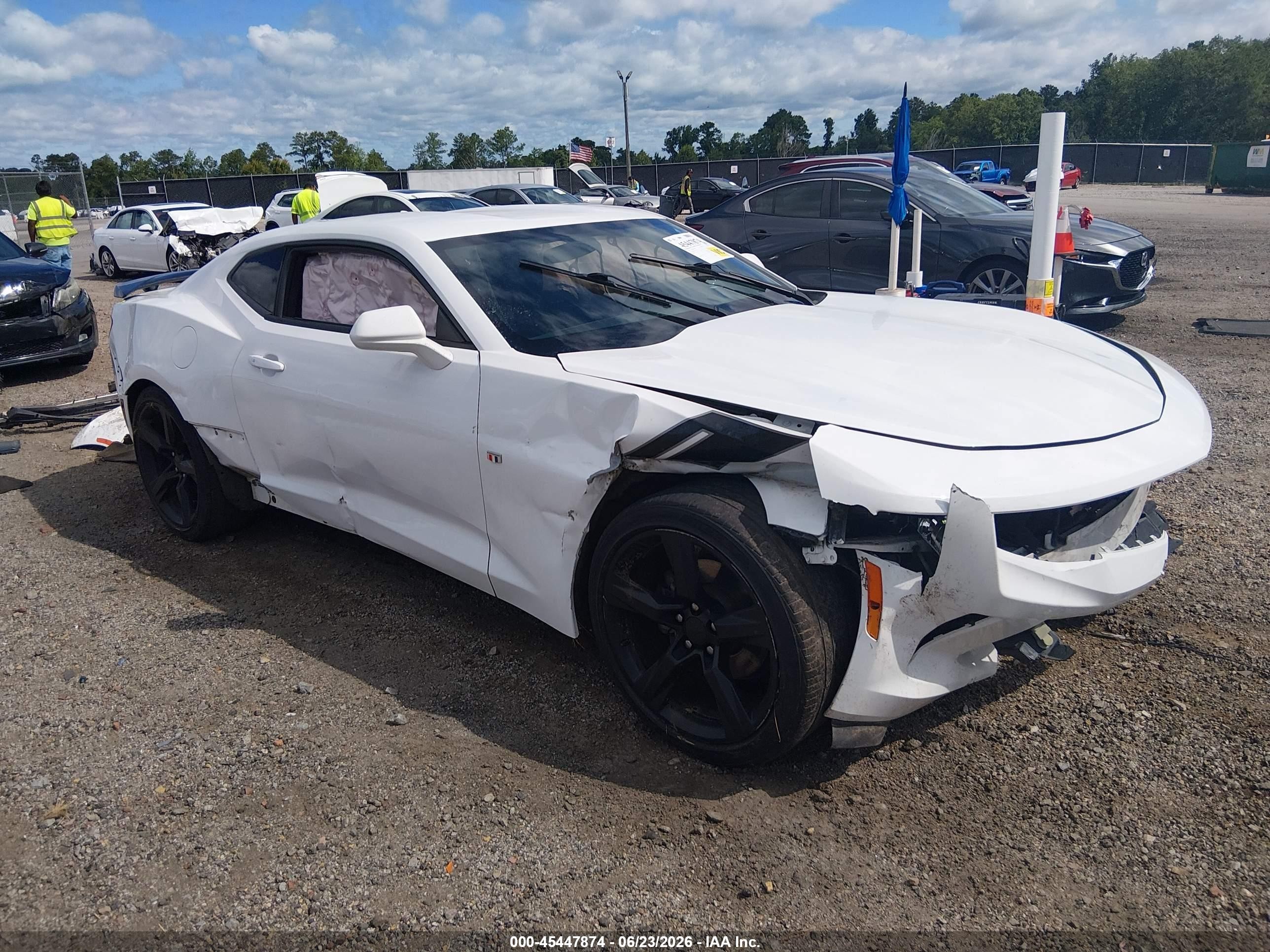 2018 Chevrolet Camaro 1LT, VIN 1G1FB1RS4J0157149 — Перед
