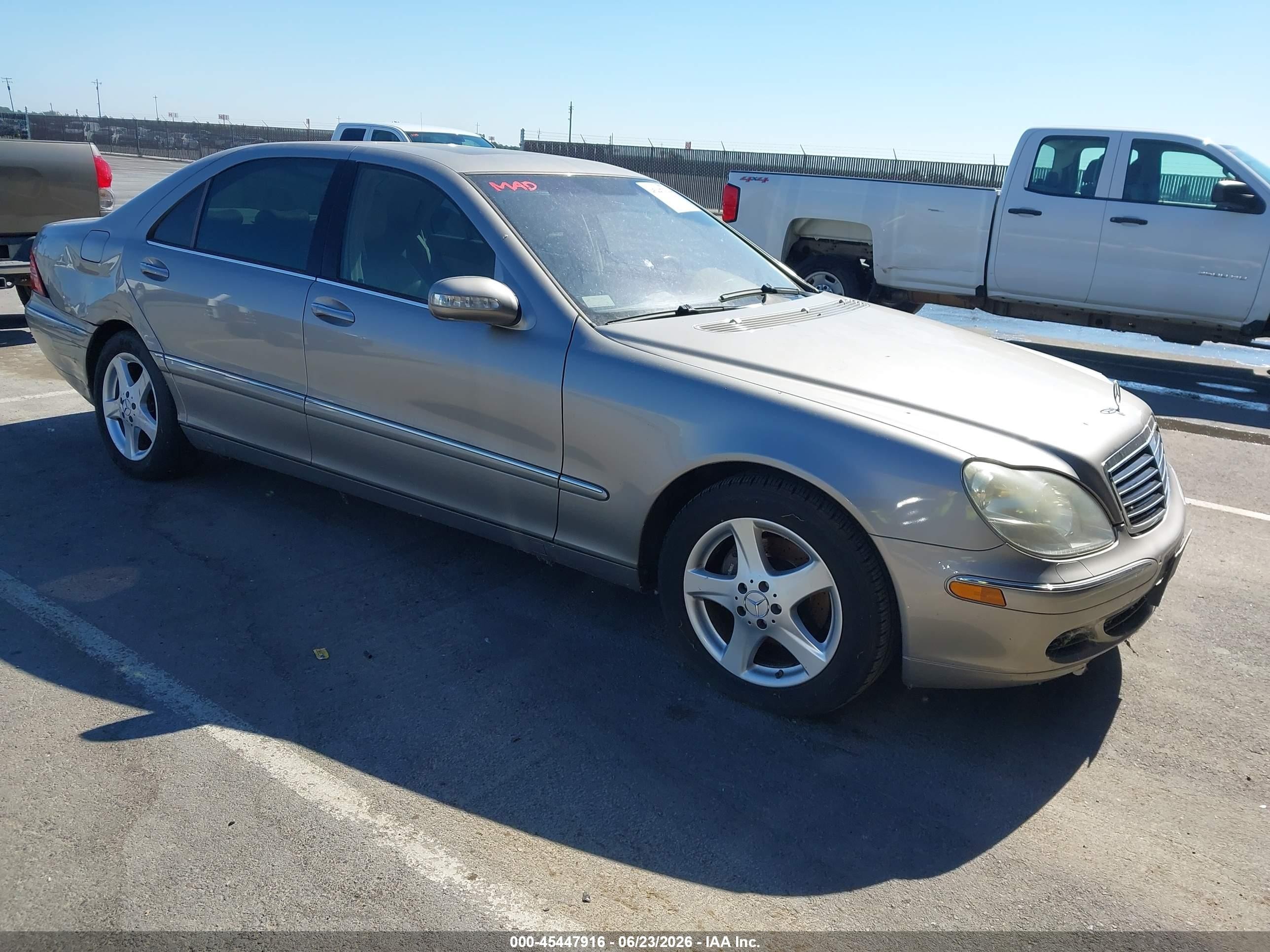 2004 Mercedes-Benz S 500, VIN WDBNG75J54A397568 — Normal wear