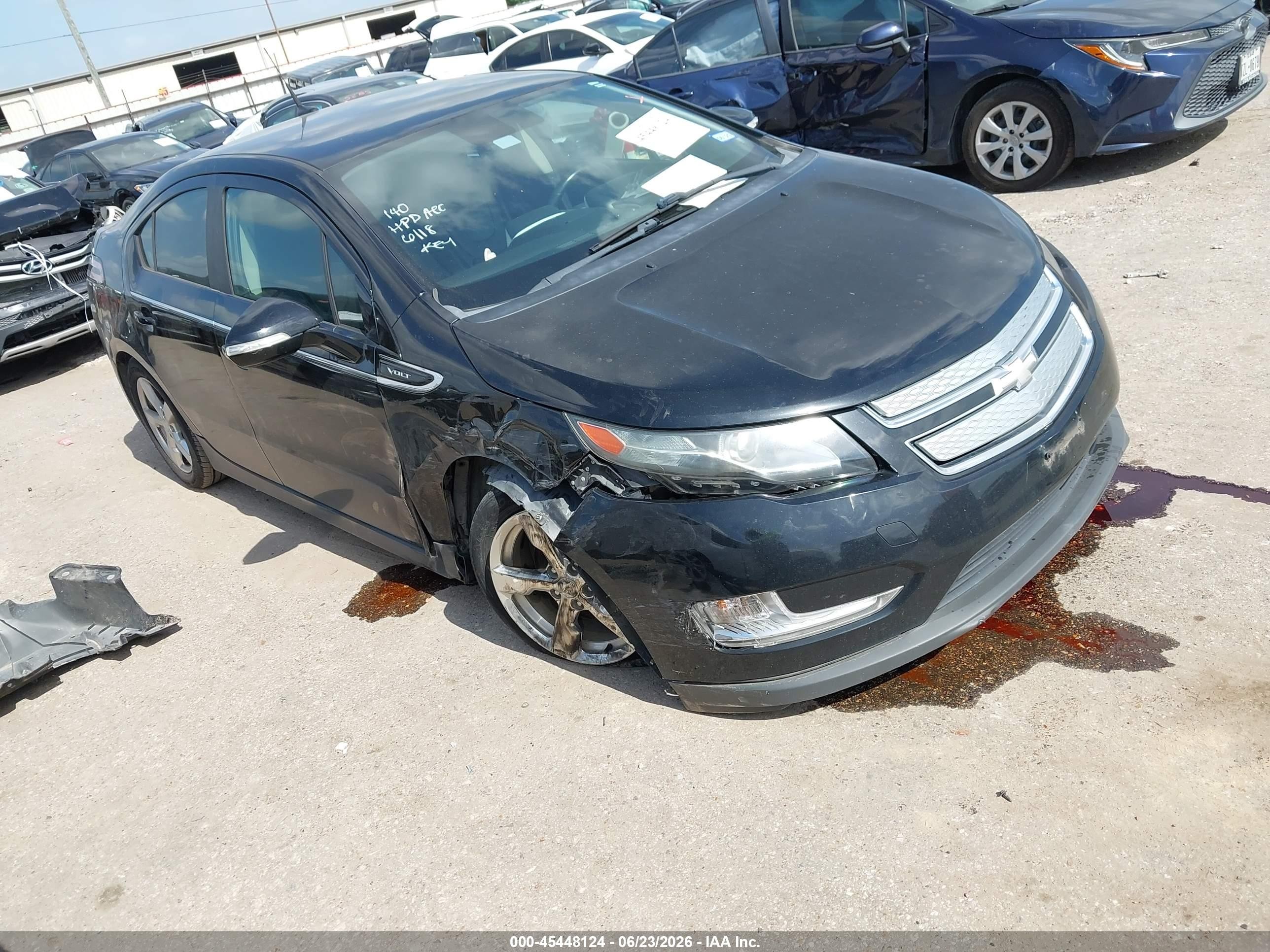 2014 Chevrolet Volt, VIN 1G1RB6E46EU116277 — Front end