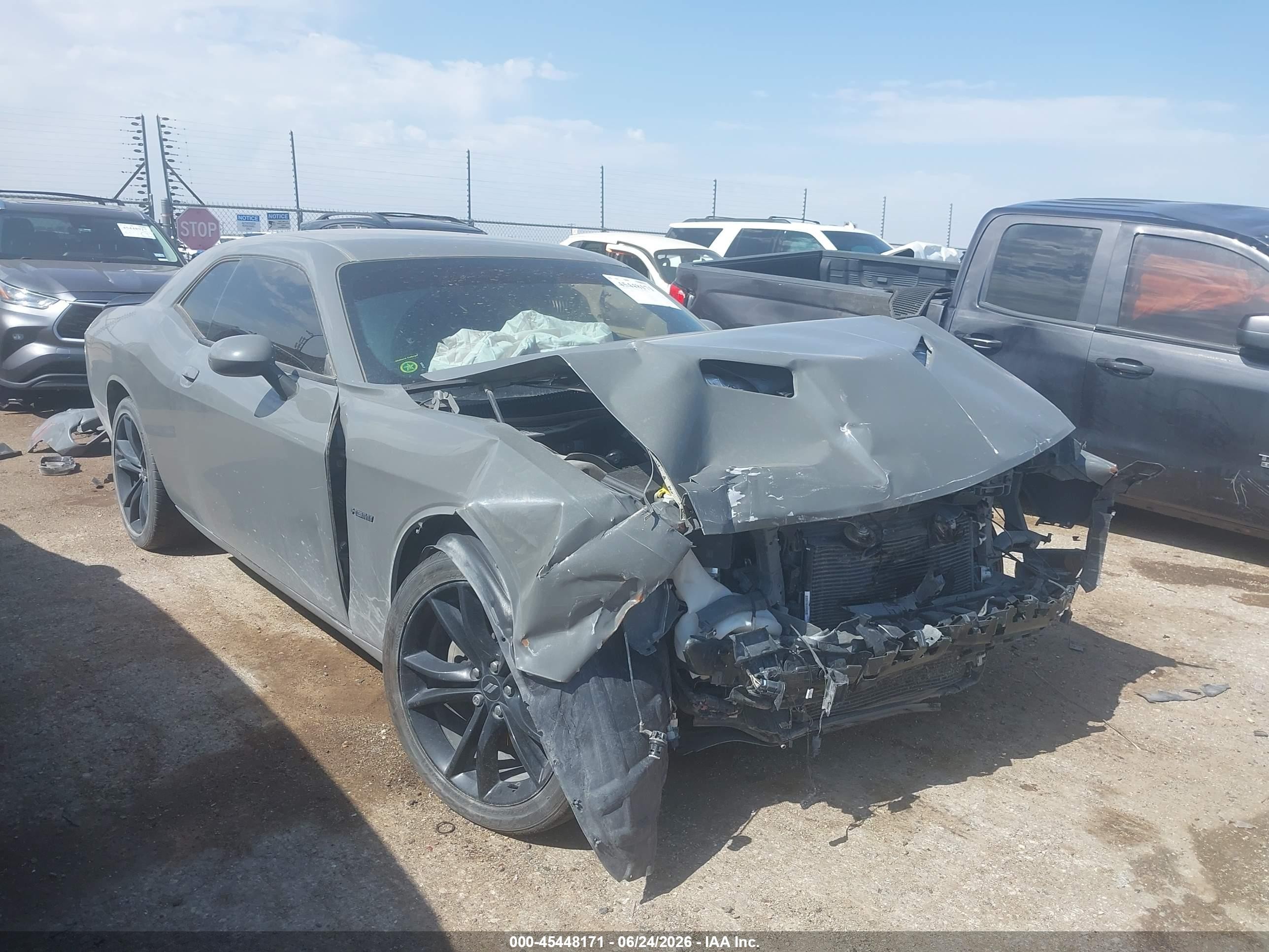 2018 Dodge Challenger R/T Shaker, VIN 2C3CDZBT6JH111165 — Front end