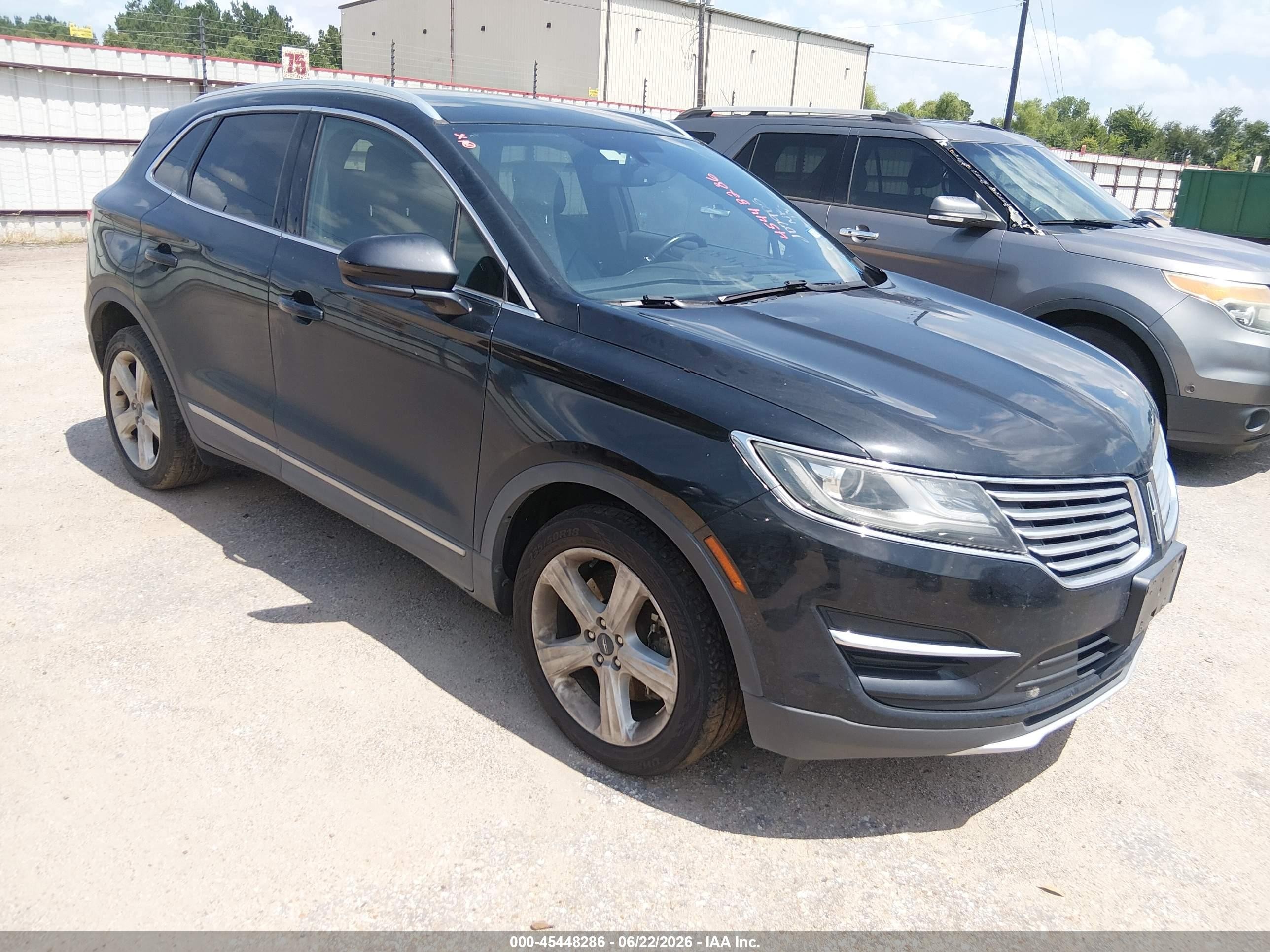 2016 Lincoln MKC Premier, VIN 5LMCJ1C91GUJ07905 — Normal wear