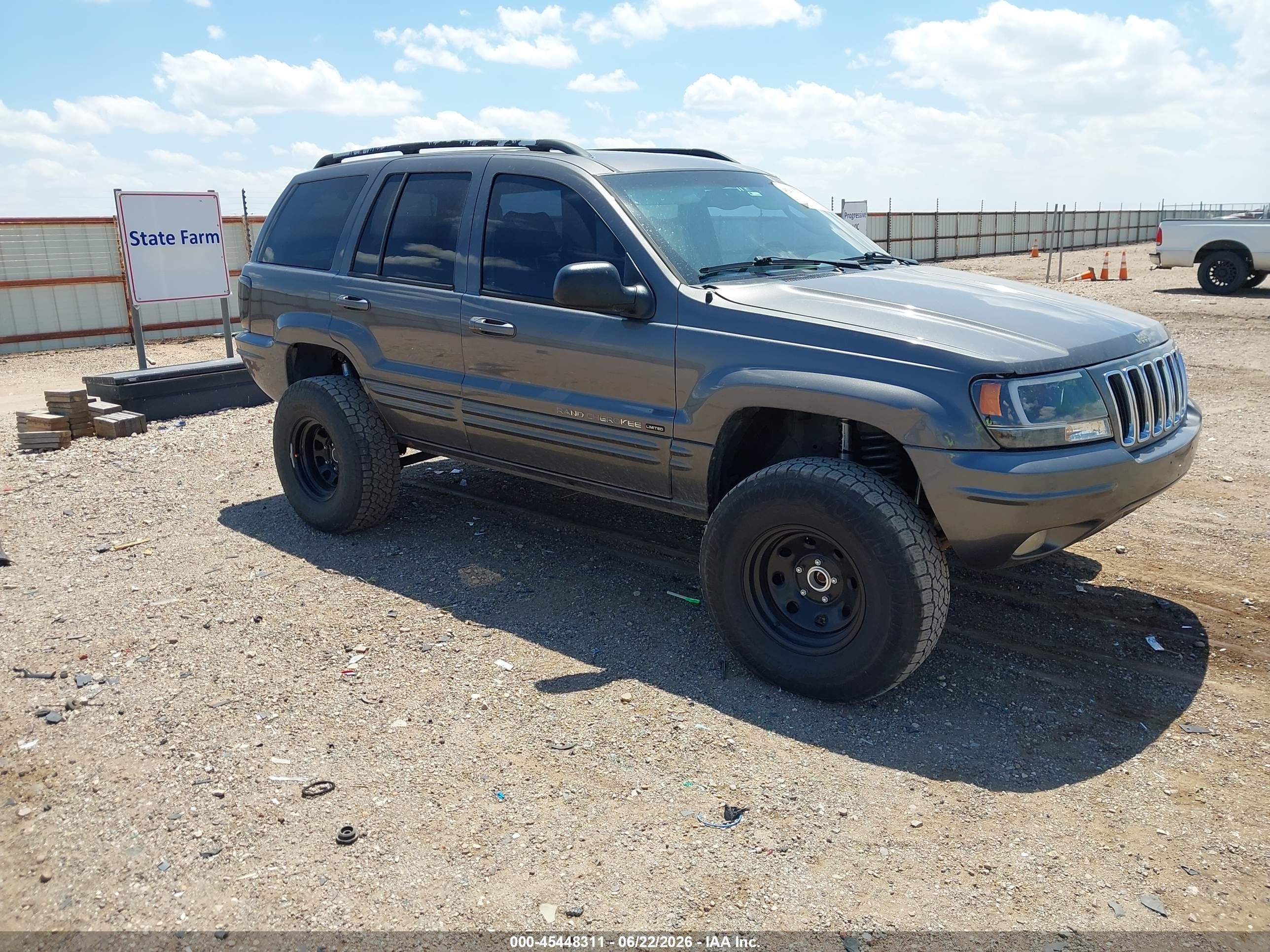 2002 Jeep Grand Cherokee Limited, VIN 1J4GW58N22C111669 — Side