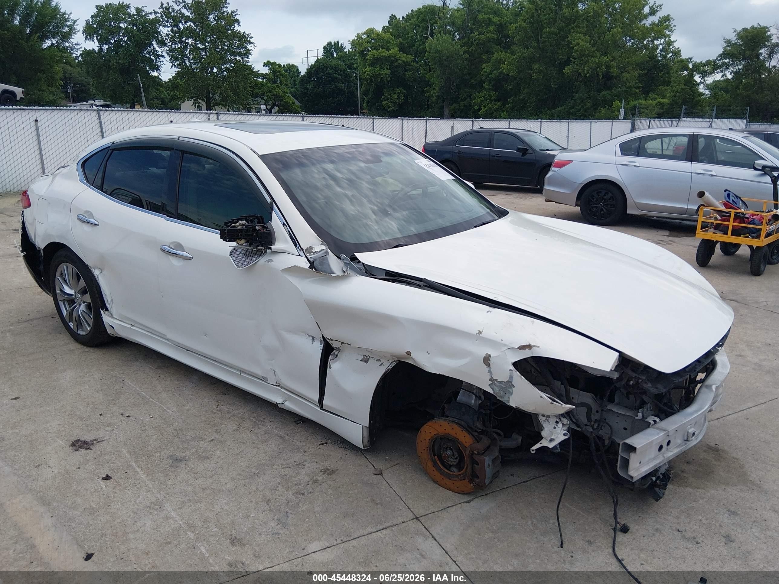 2012 Infiniti M, VIN JN1BY1AR8CM394903 — Перед