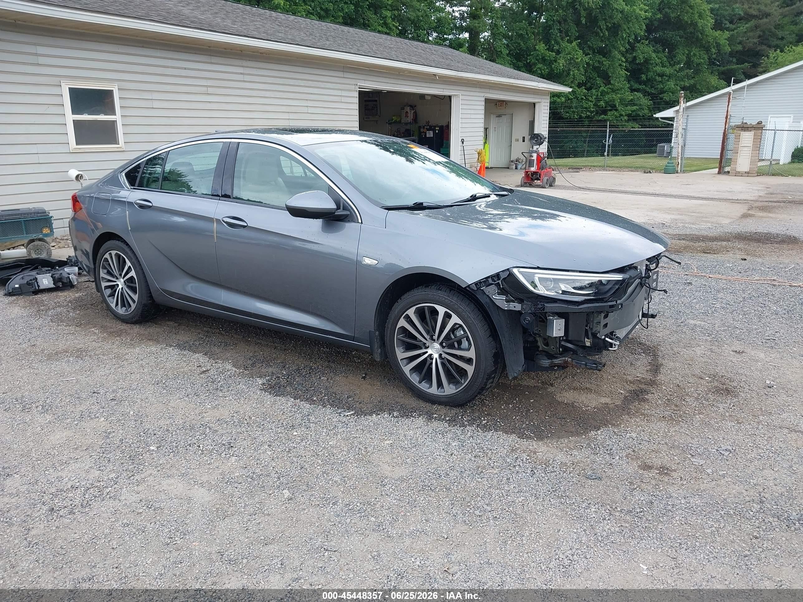 2020 Buick Regal Essence, VIN W04GR6SX4L1012775 — Перед