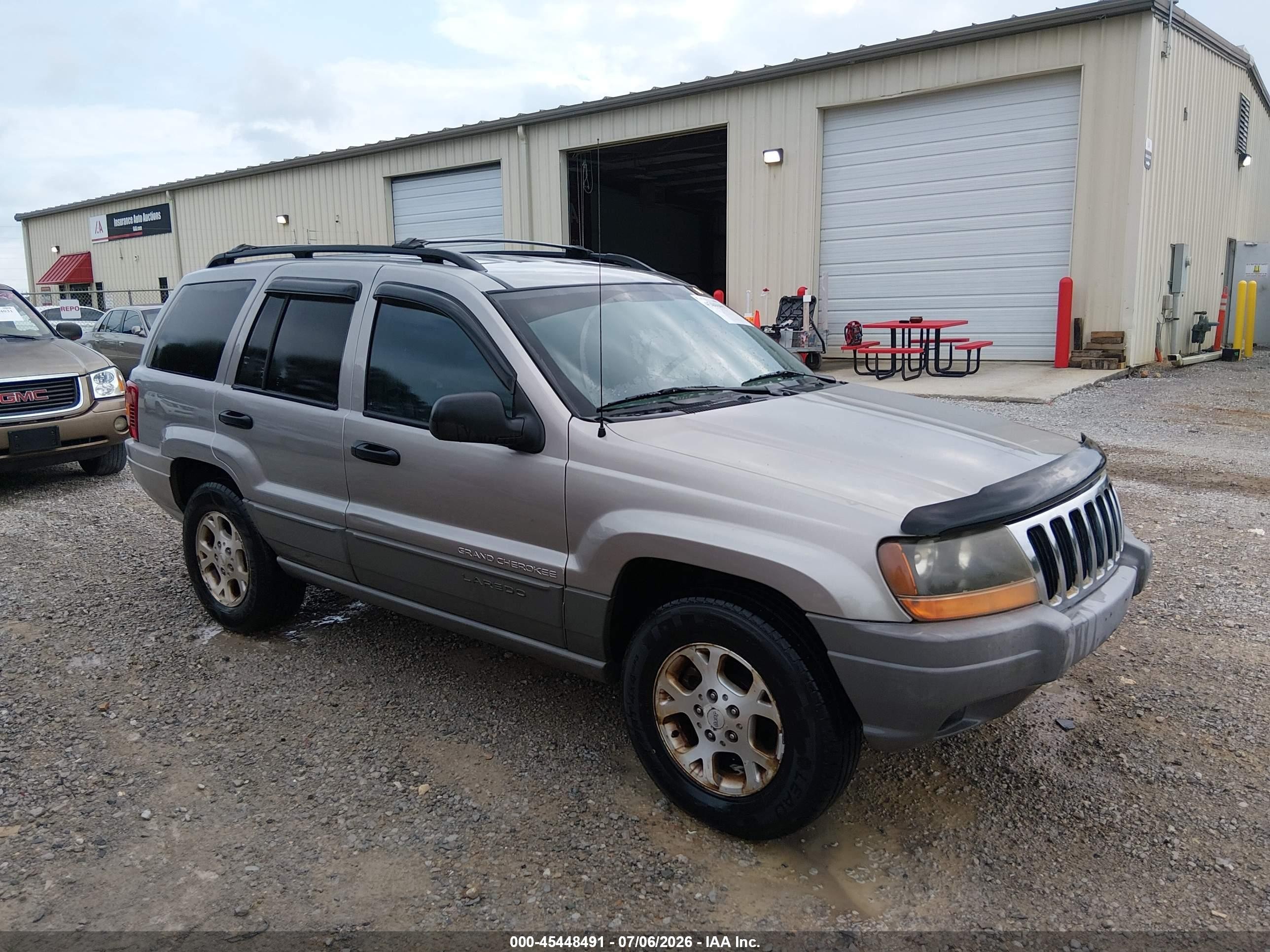 2000 Jeep Grand Cherokee Laredo, VIN 1J4G248SXYC300154 — Normal wear