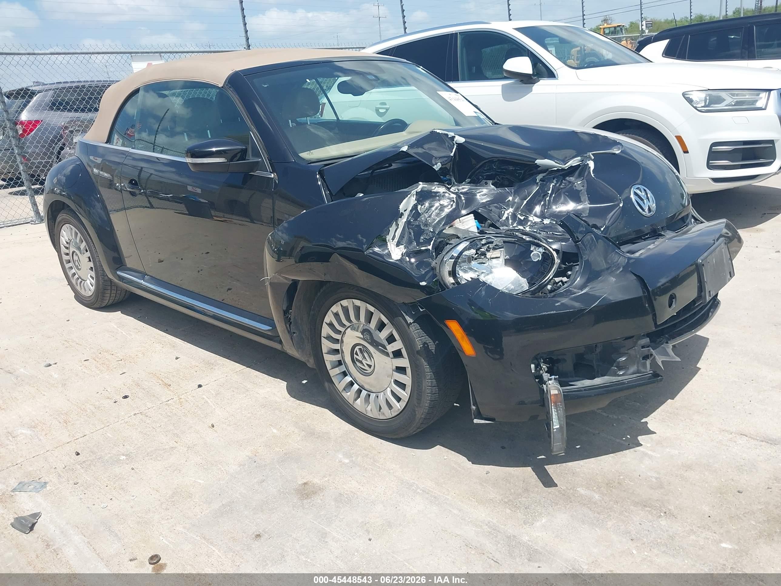2016 Volkswagen Beetle S, VIN 3VW507AT5GM808775 — Front end