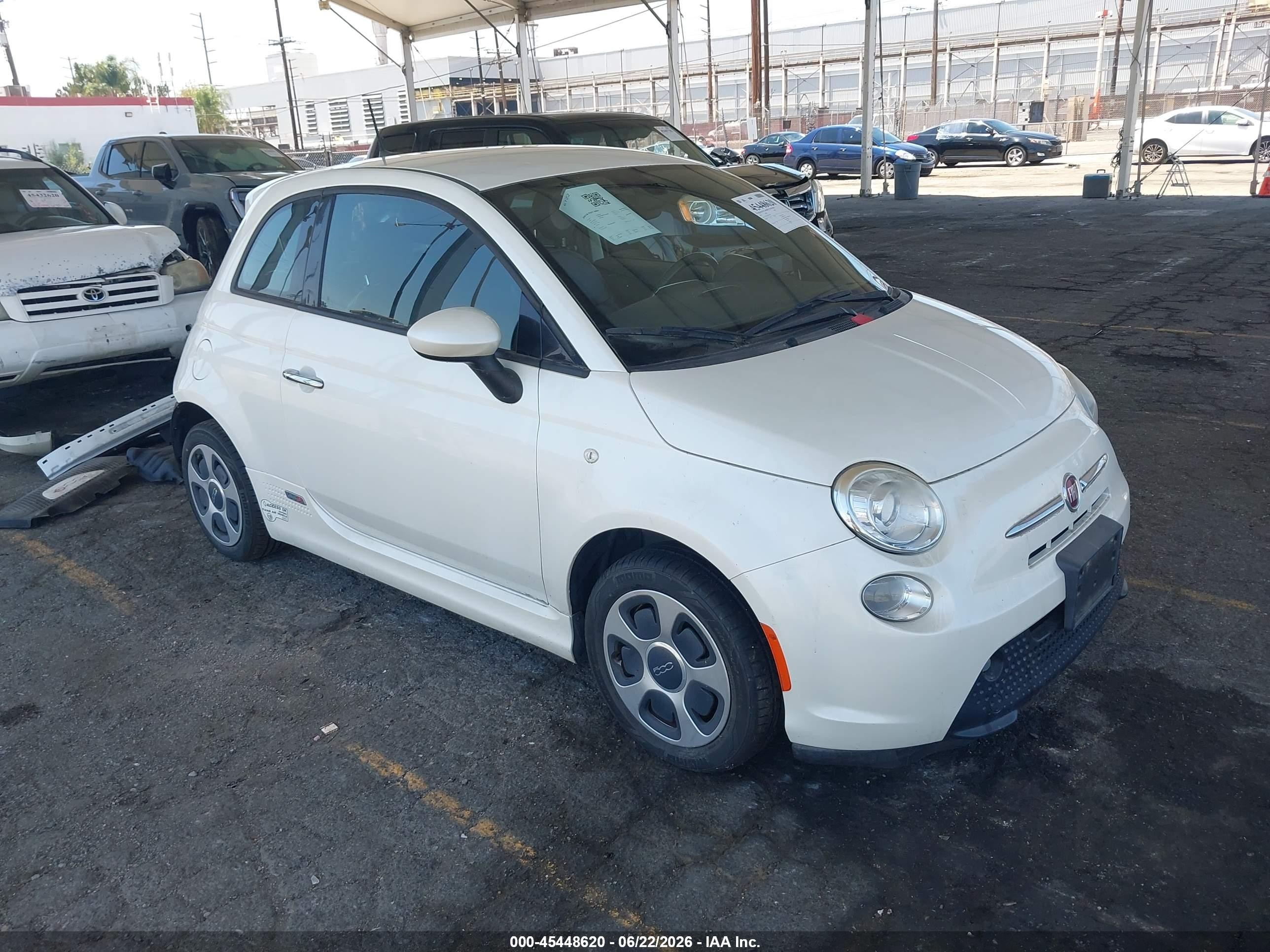 2016 FIAT 500e, VIN 3C3CFFGE5GT120829 — Rear end