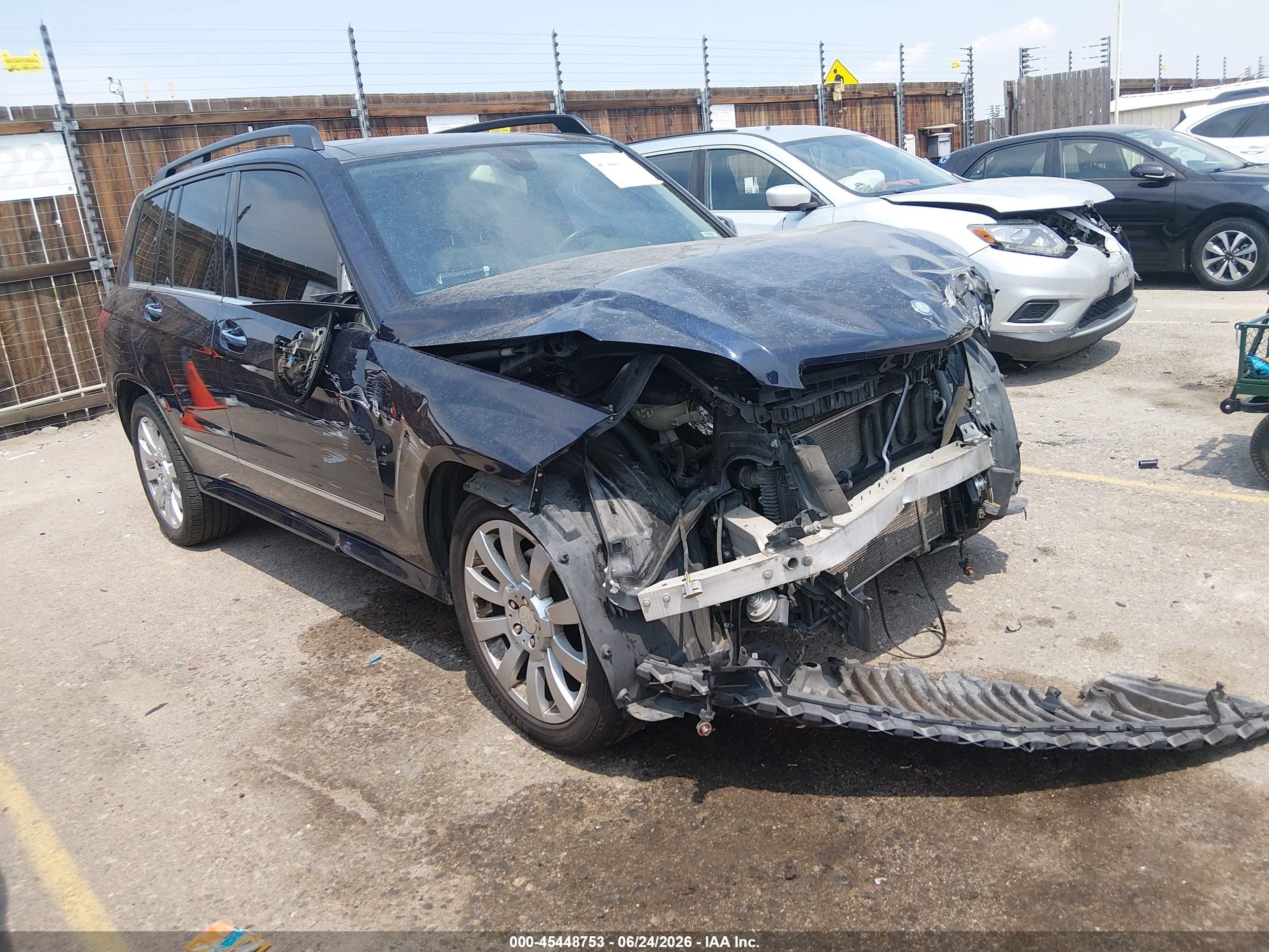 2012 Mercedes-Benz GLK 350, VIN WDCGG8HB5CF729038 — Front end