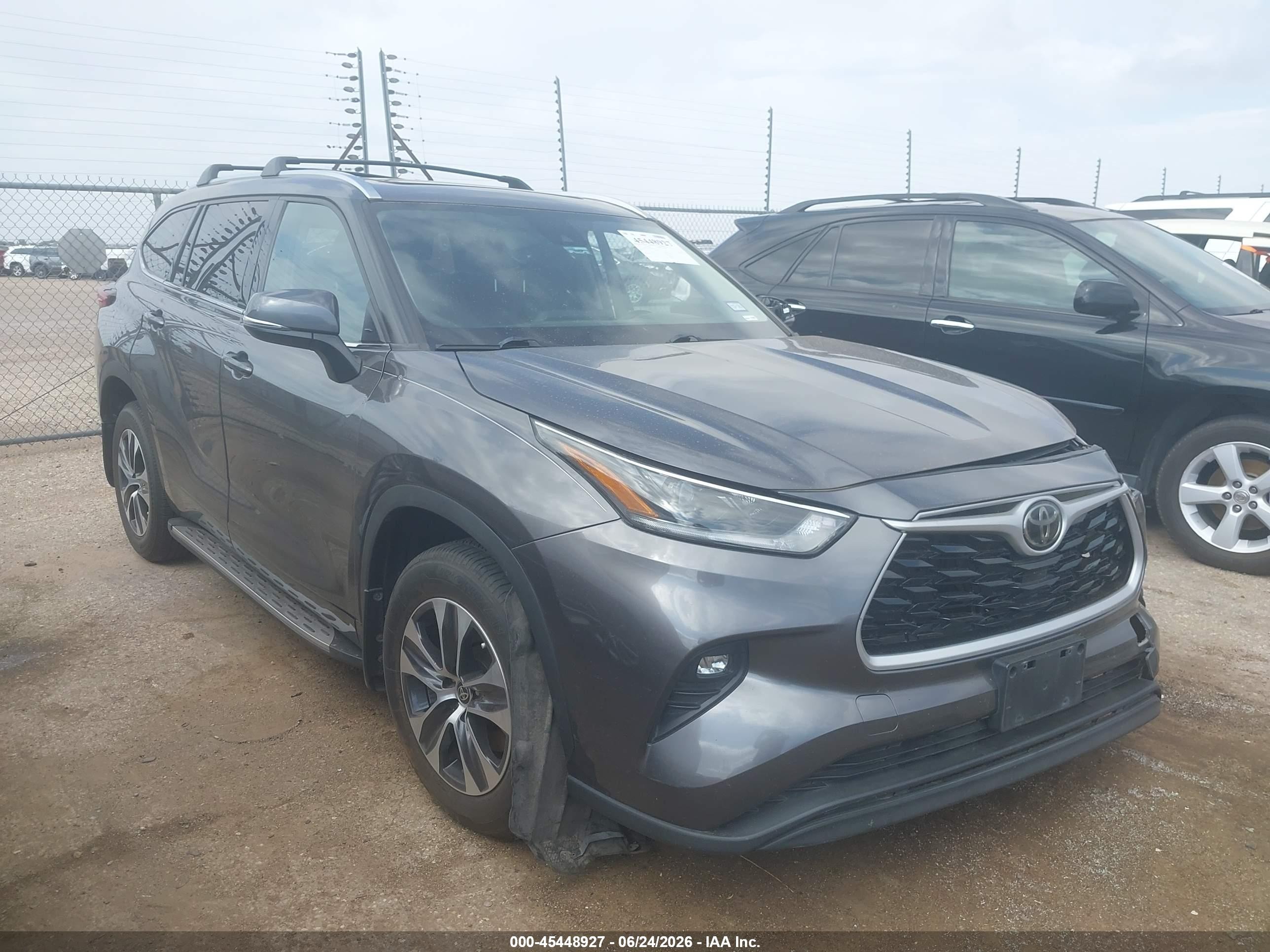2021 Toyota Highlander XLE, VIN 5TDGZRAH5MS068908 — Front end
