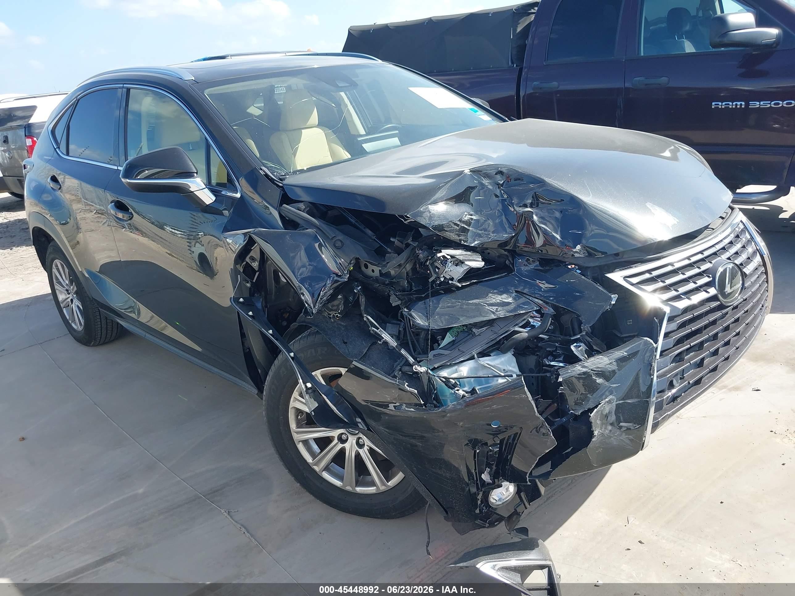 2020 Lexus NX 300, VIN JTJDARBZ9L5007032 — Перед