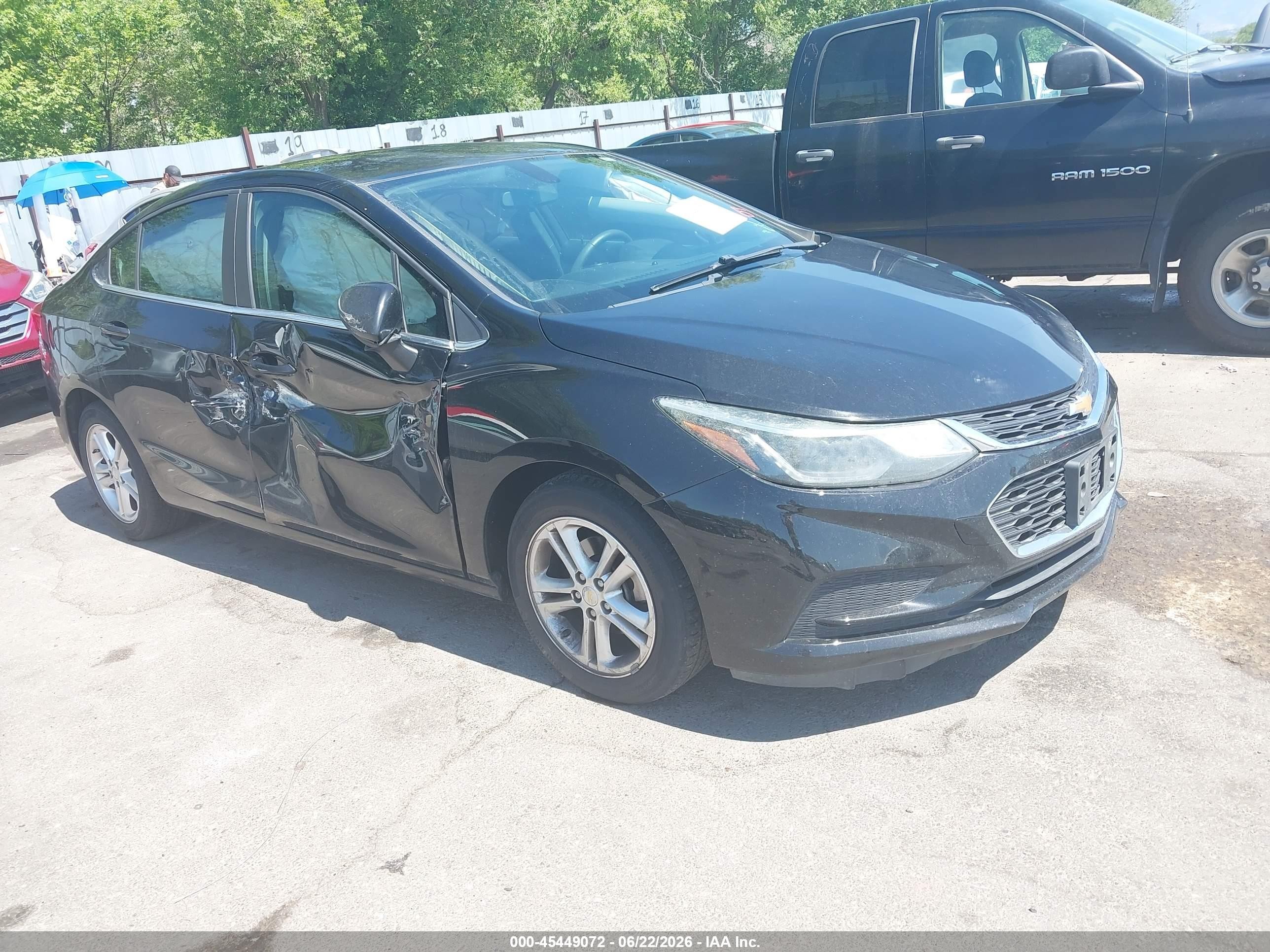2016 Chevrolet Cruze LT, VIN 1G1BE5SM9G7285329 — Side