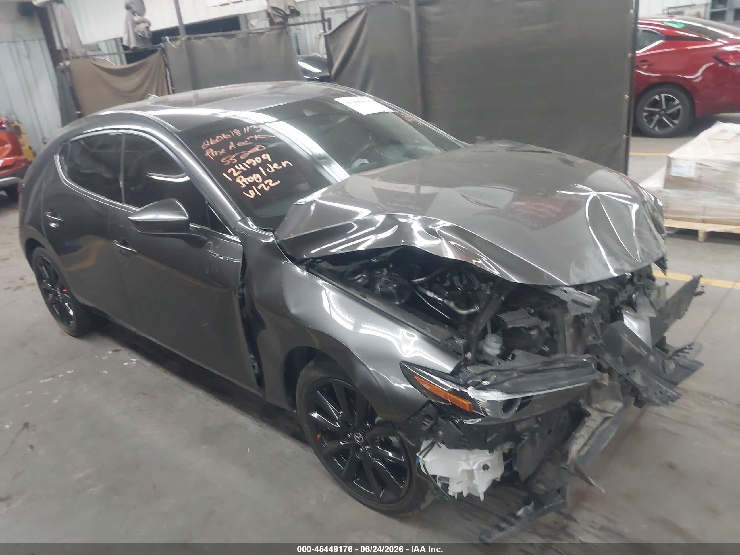 2022 Mazda 3 Premium, VIN JM1BPBML9N1517335 — Front end