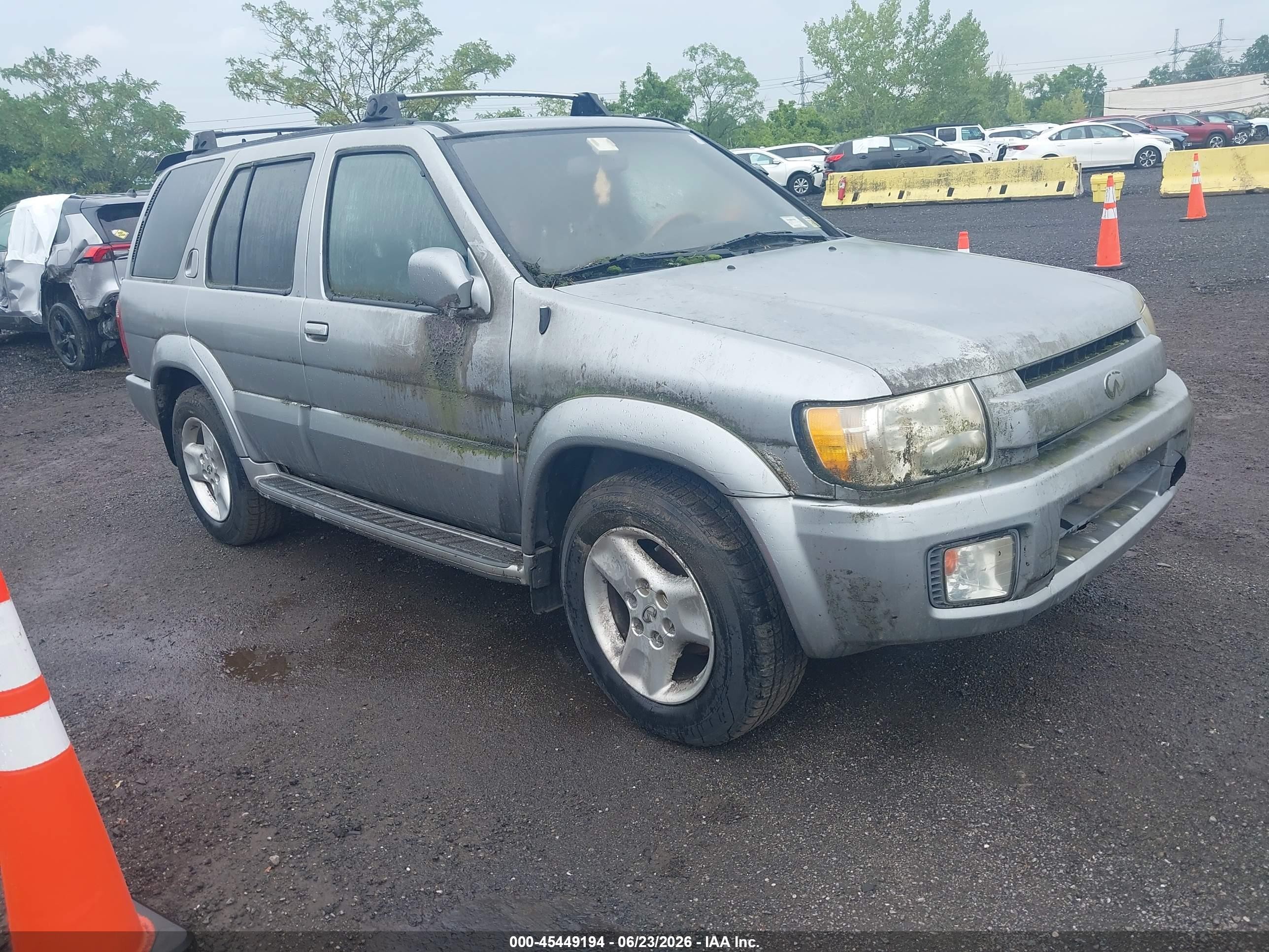 2001 Infiniti QX4 Luxury, VIN JNRDR09Y51W214965 — Normal wear