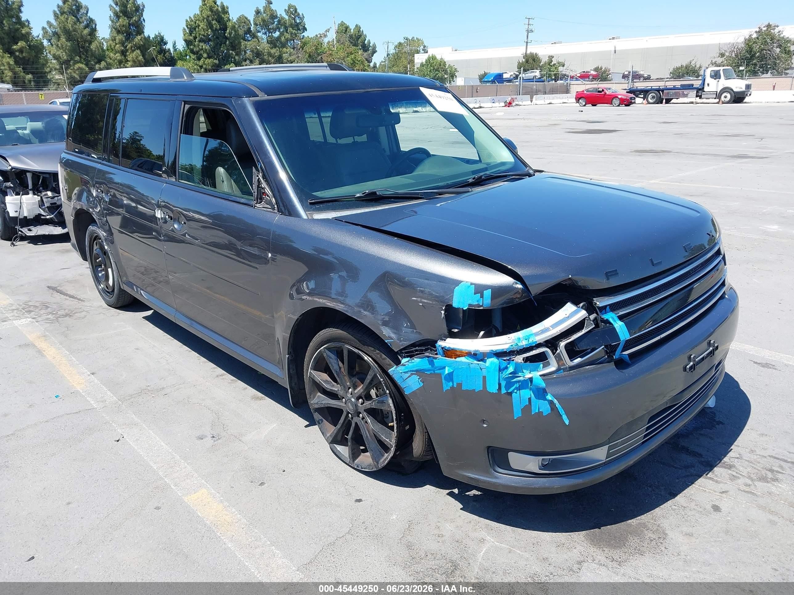 2018 Ford Flex Limited, VIN 2FMHK6D8XJBA02141 — Side