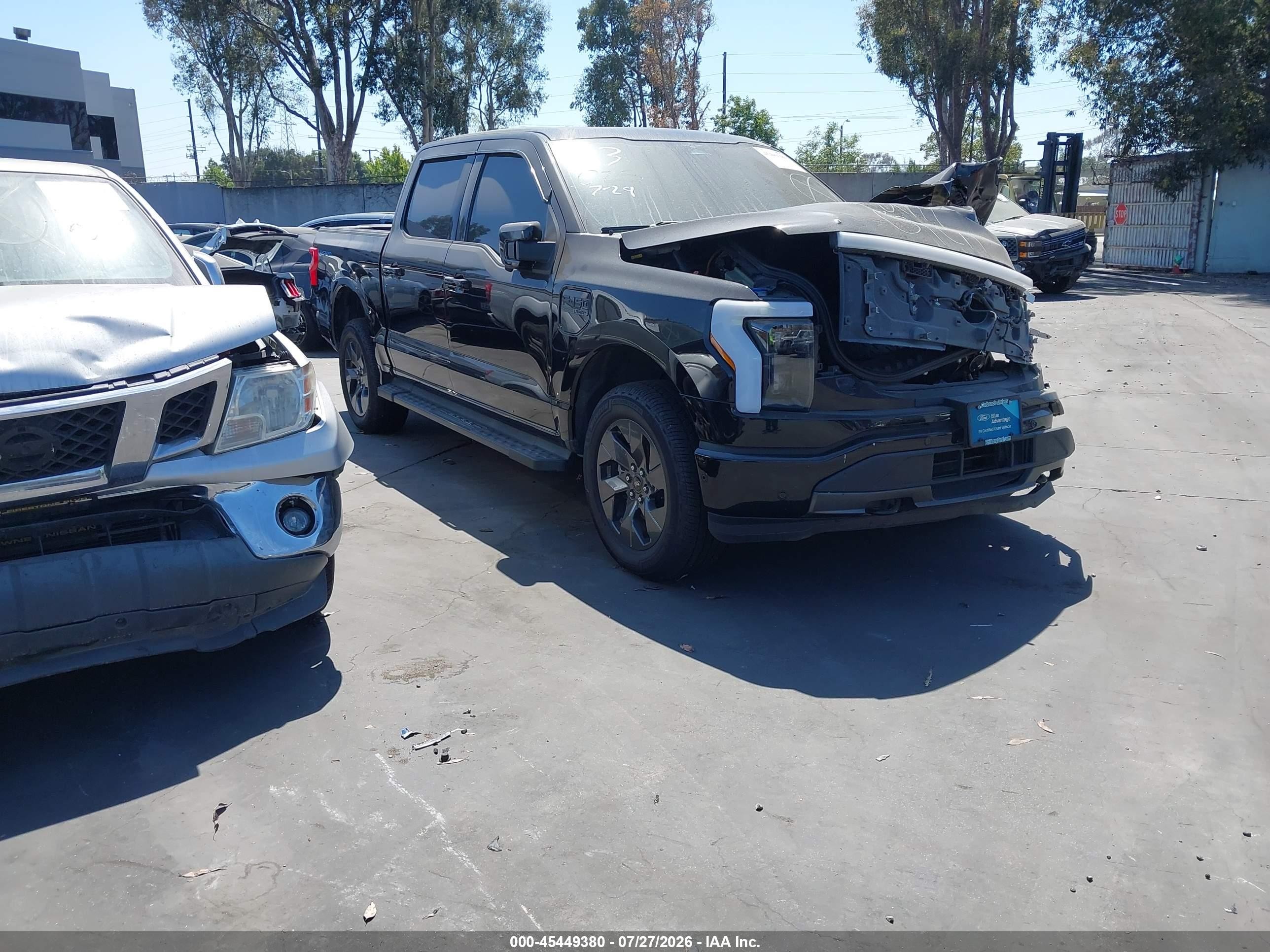 2023 Ford F-150 Lightning Lariat, VIN 1FT6W1EV6PWG38330 — Front end