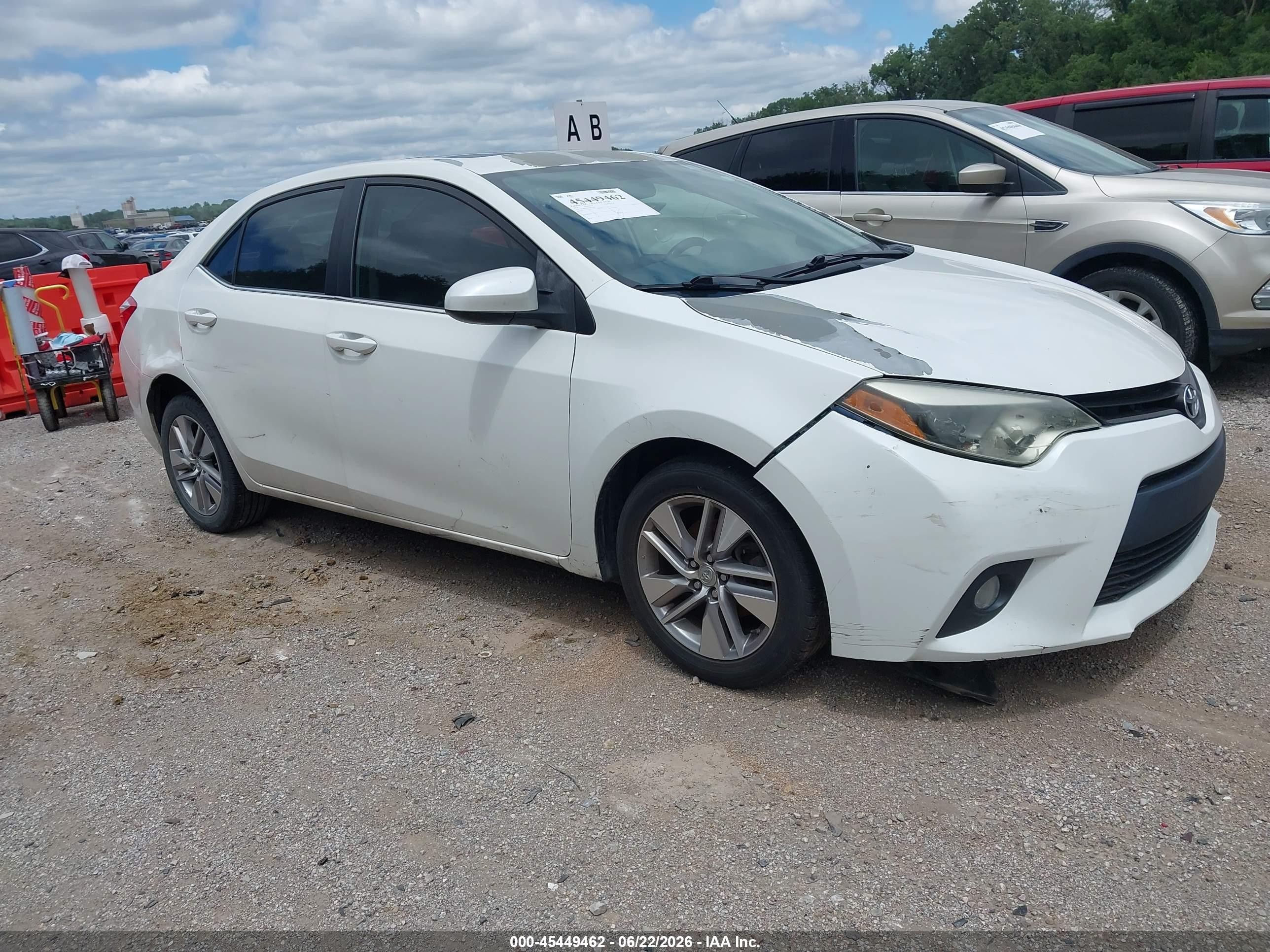 2014 Toyota Corolla LE Eco Premium, VIN 5YFBPRHE3EP036089 — Normal wear