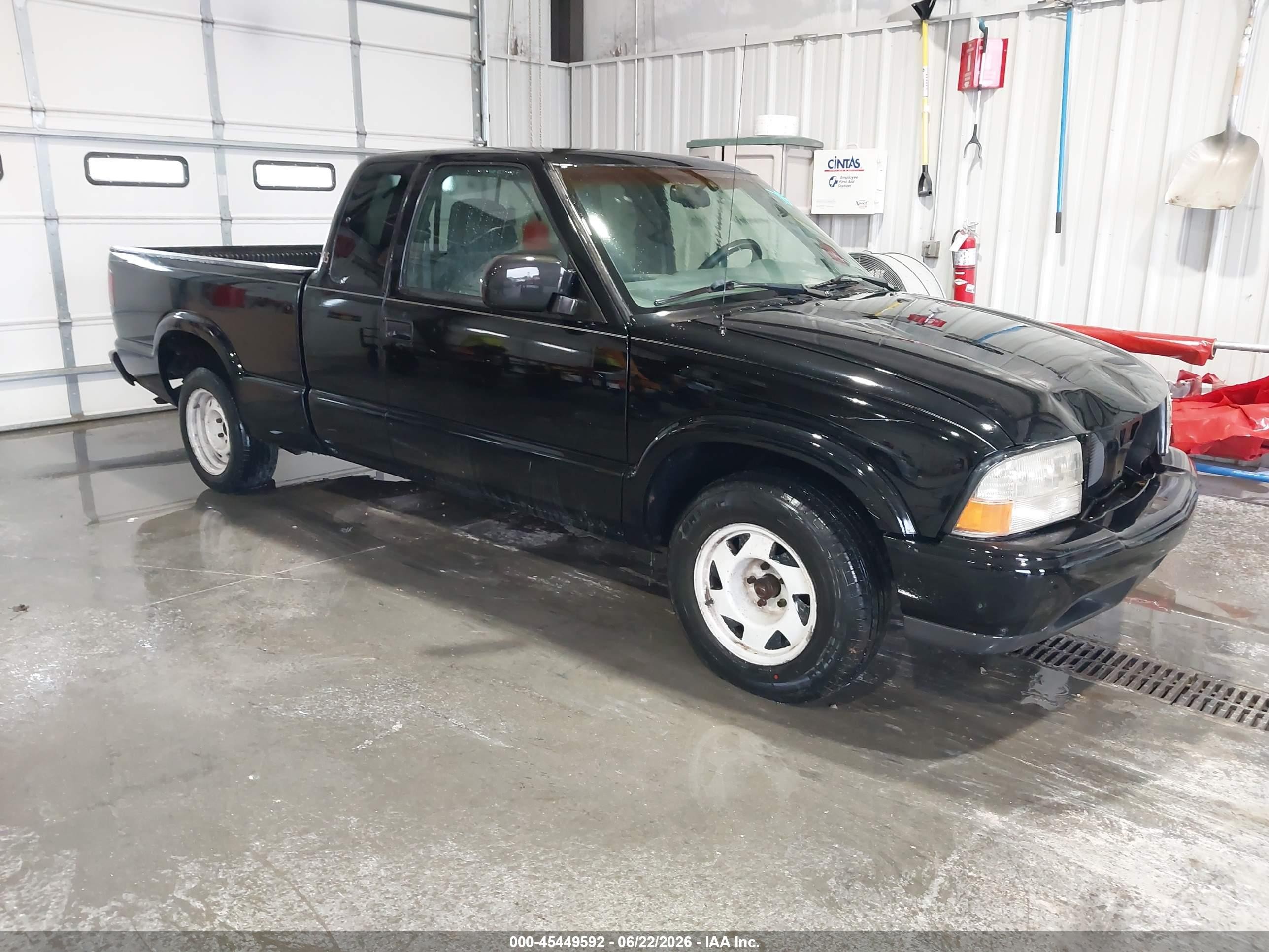 2000 GMC Sonoma SLS 1SG, VIN 1GTCS19W6Y8102811 — Normal wear