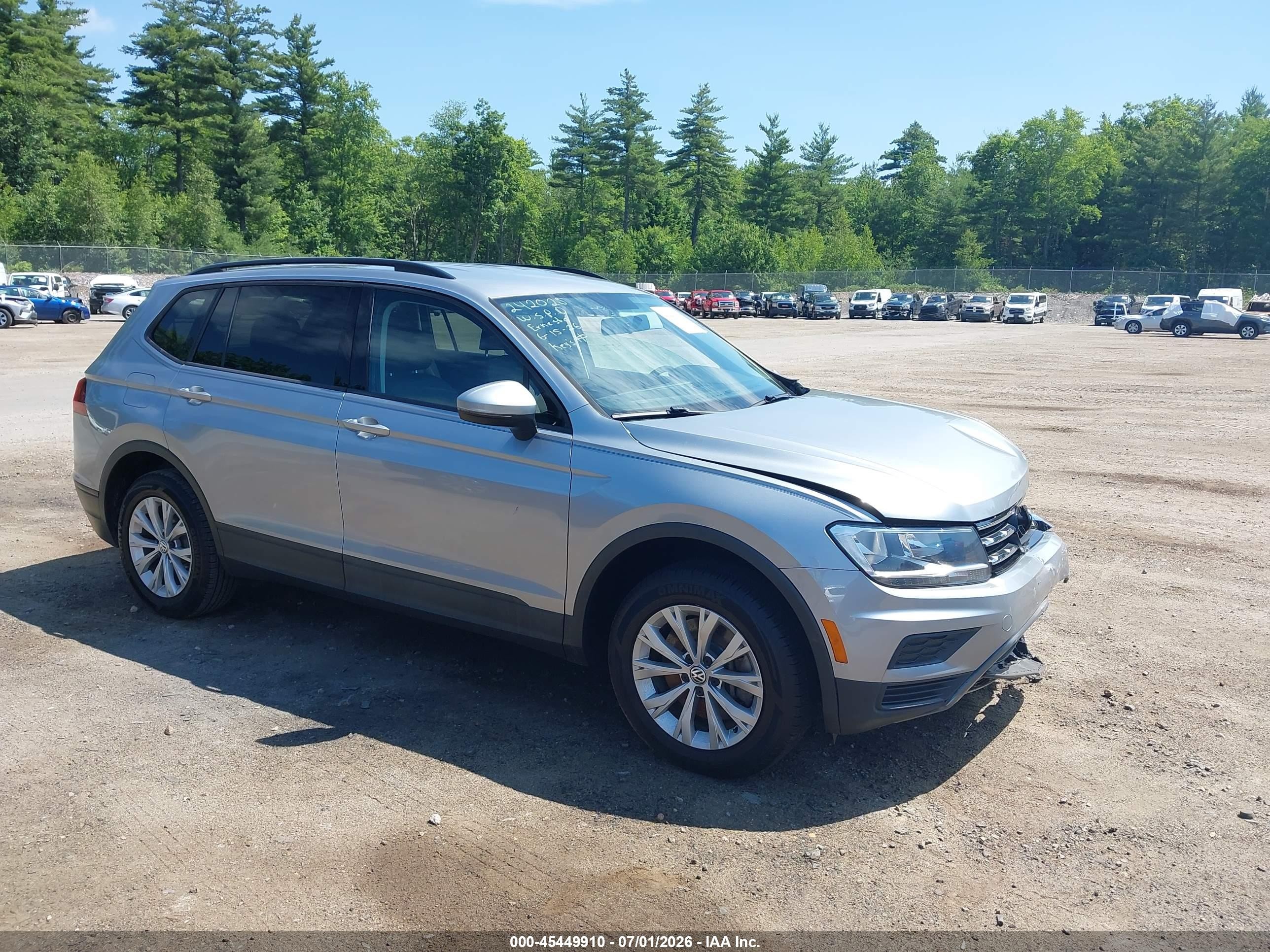2020 Volkswagen Tiguan S, VIN 3VV1B7AX0LM063797 — Front end