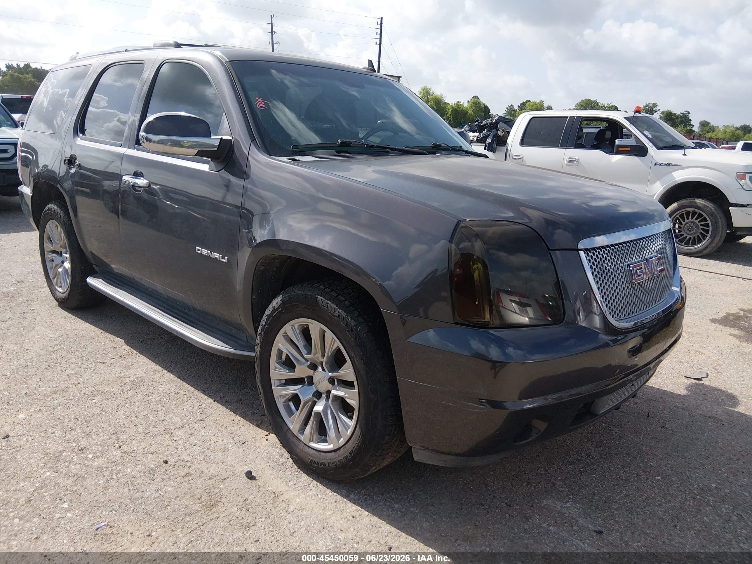 2010 GMC Yukon Denali, VIN 1GKUKEEF9AR147201 — Normal wear