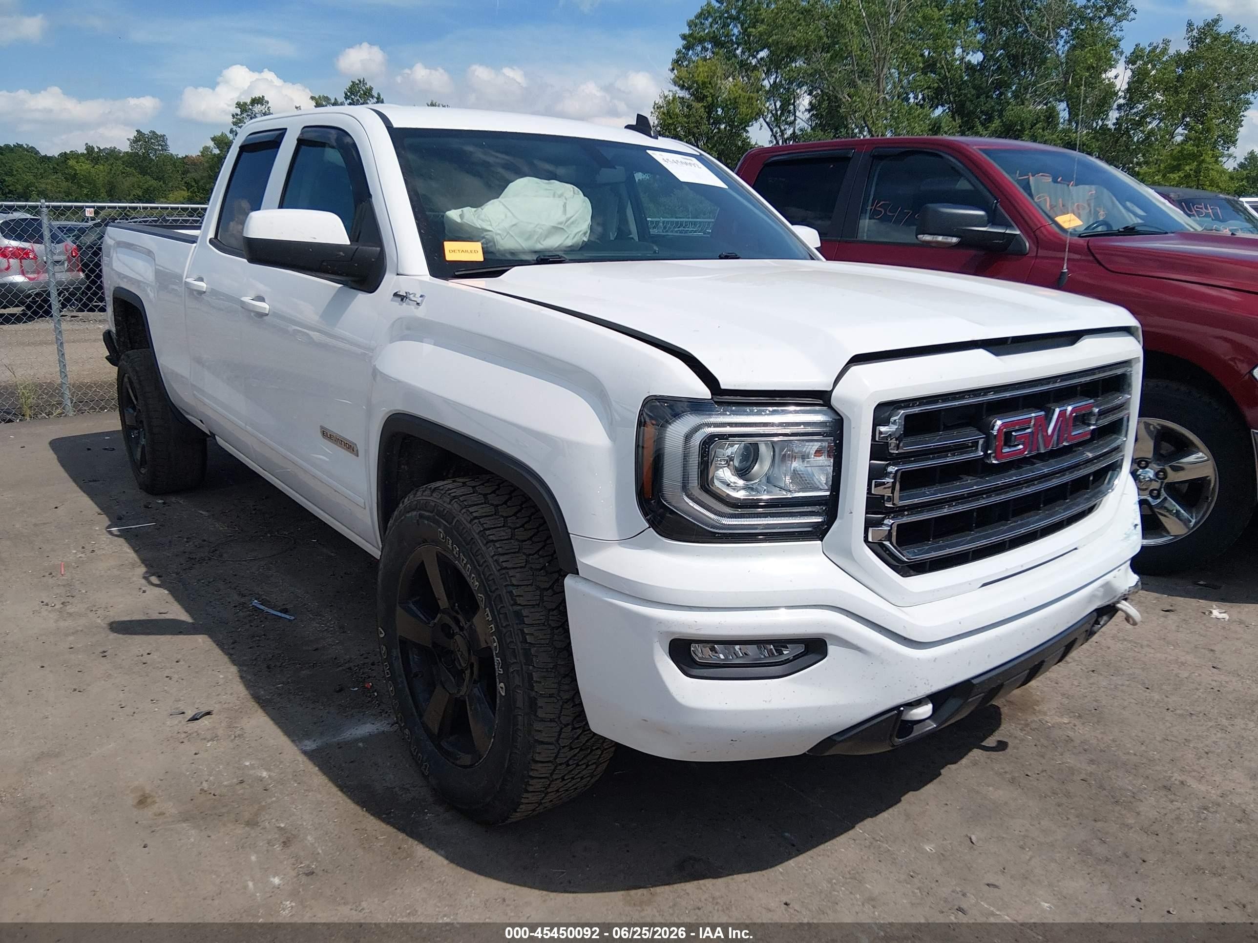 2018 GMC Sierra 1500, VIN 1GTV2LEC0JZ119328 — Front end