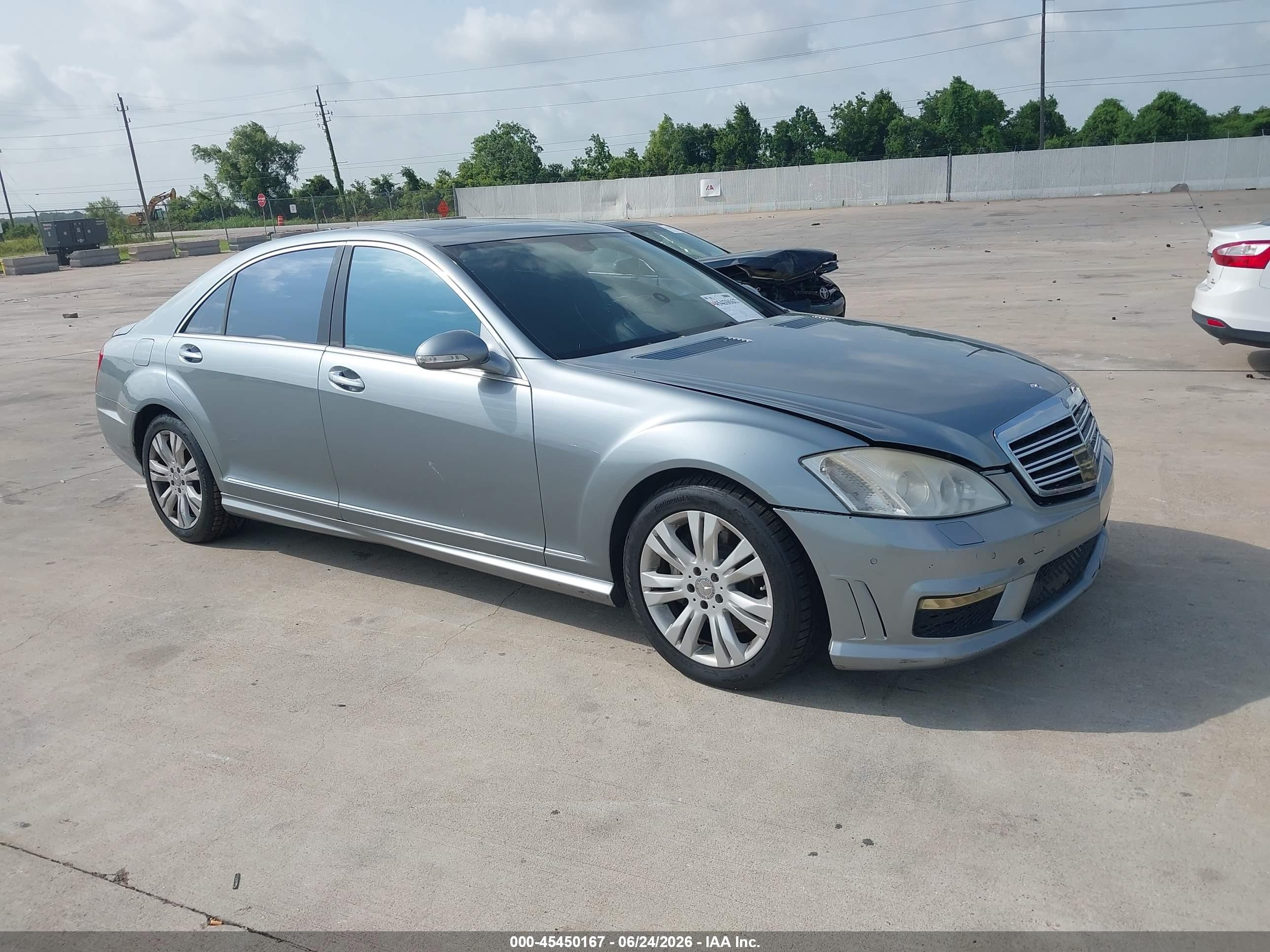 2009 Mercedes-Benz S 550, VIN WDDNG86XX9A262416 — Front end