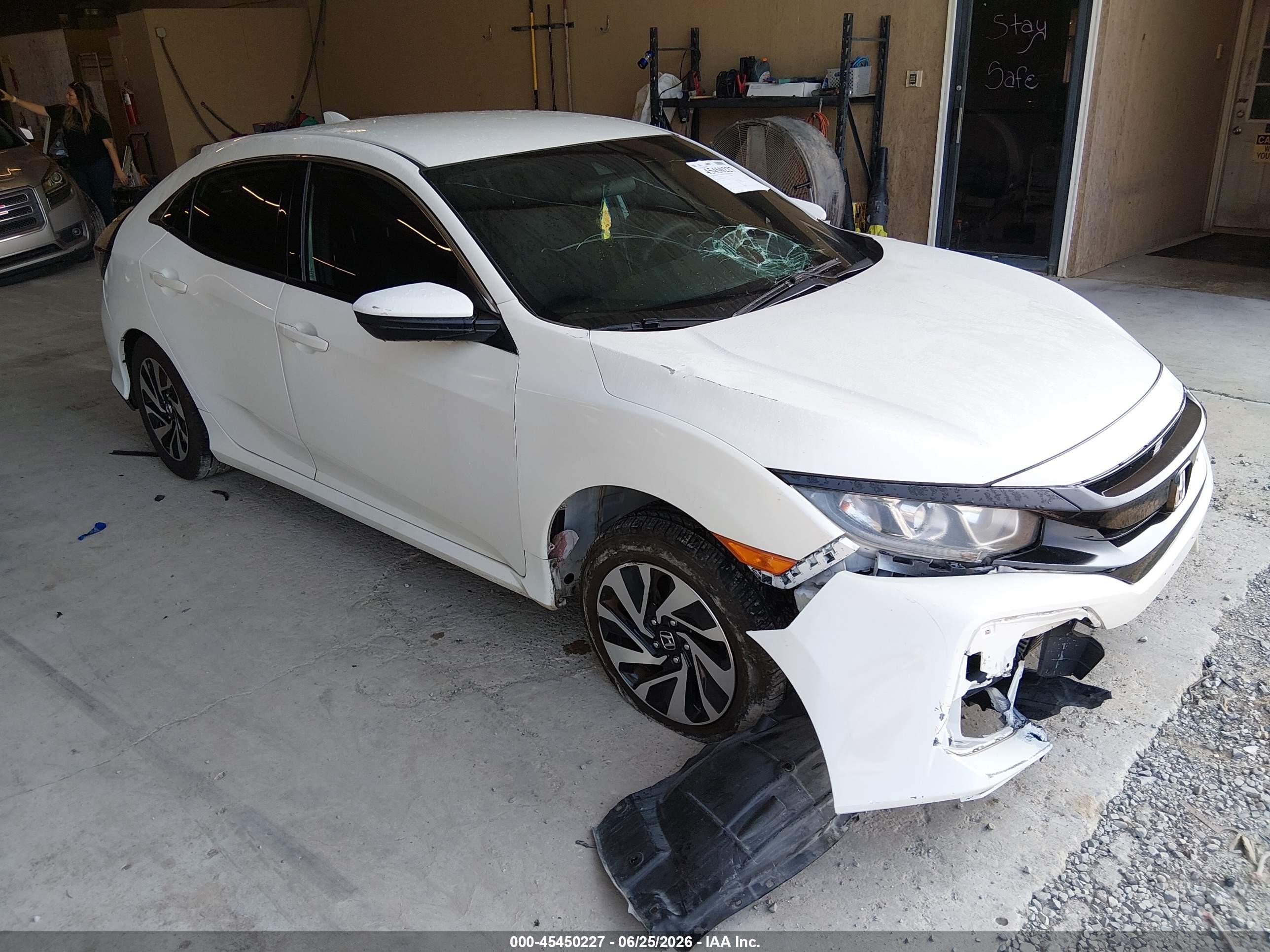 2019 Honda Civic LX, VIN SHHFK7H30KU422025 — Перед