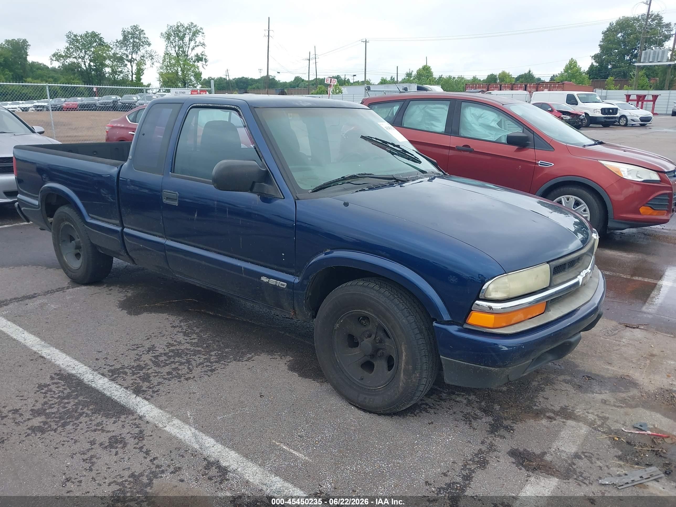2003 Chevrolet S-10 LS, VIN 1GCCS19X838172795 — Normal wear