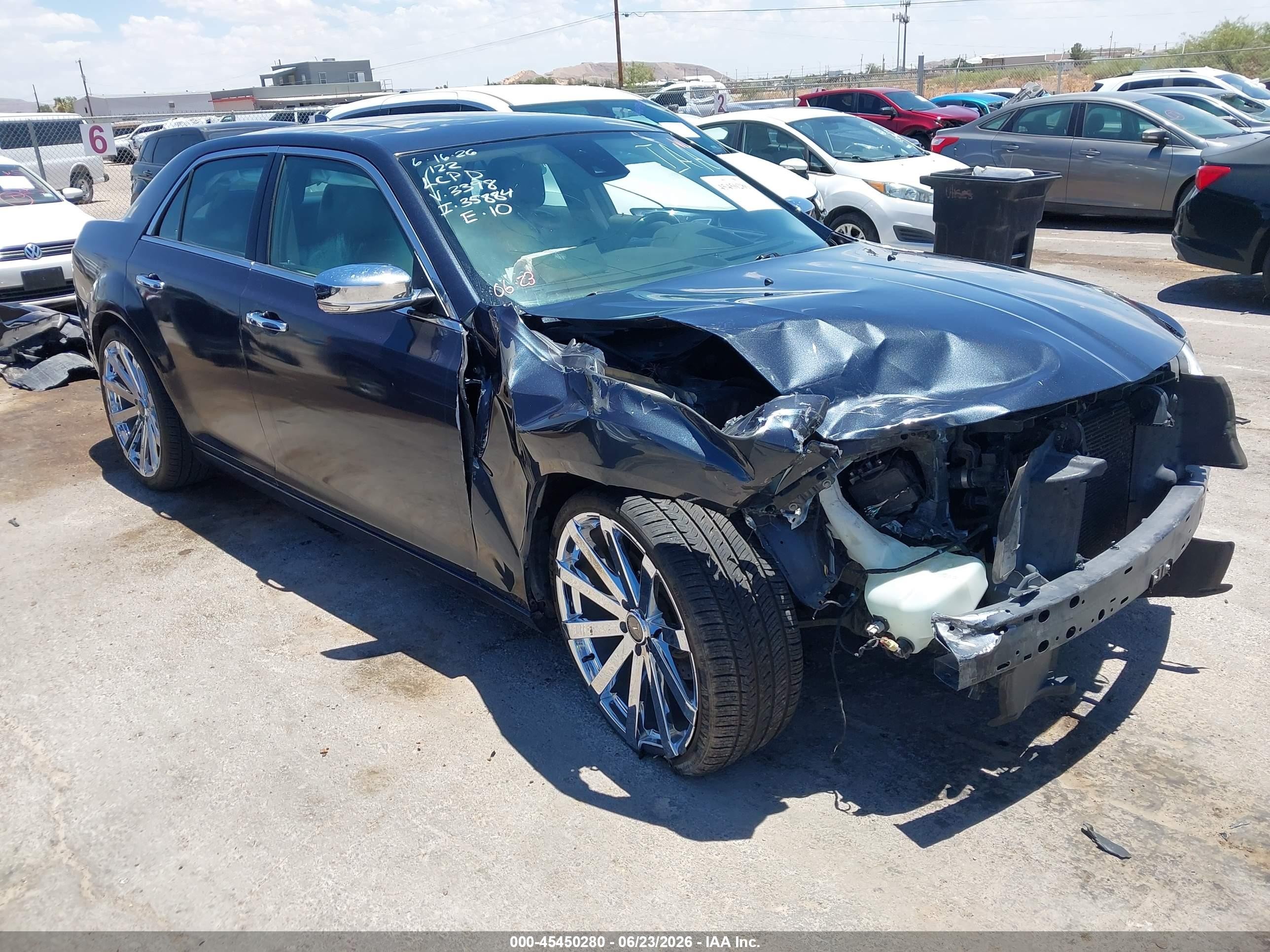 2018 Chrysler 300 Limited, VIN 2C3CCAEG5JH243398 — Перед