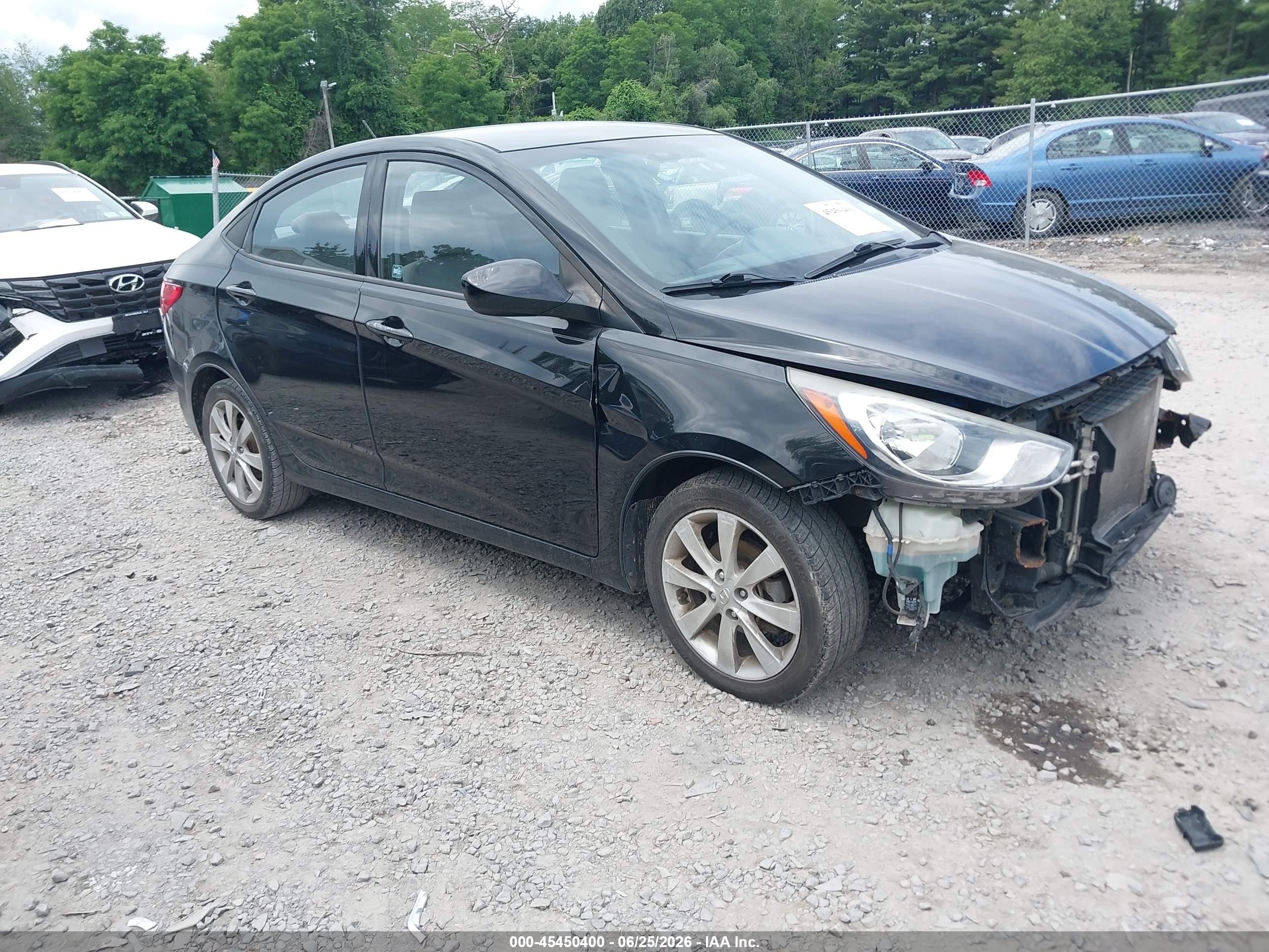 2013 Hyundai Accent GLS, VIN KMHCU4AE2DU293820 — Перед