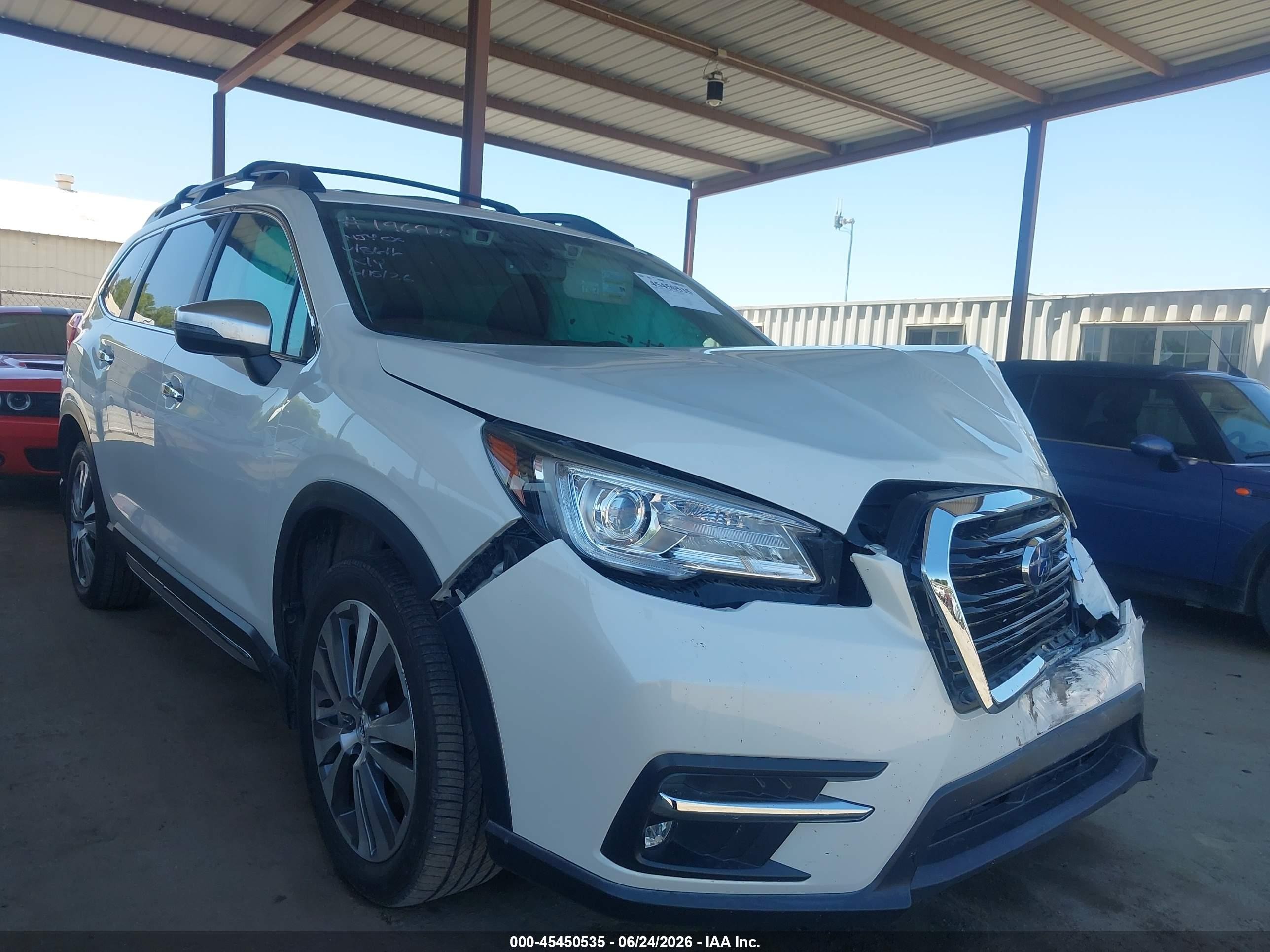 2020 Subaru Ascent Touring, VIN 4S4WMARD6L3428616 — Front end