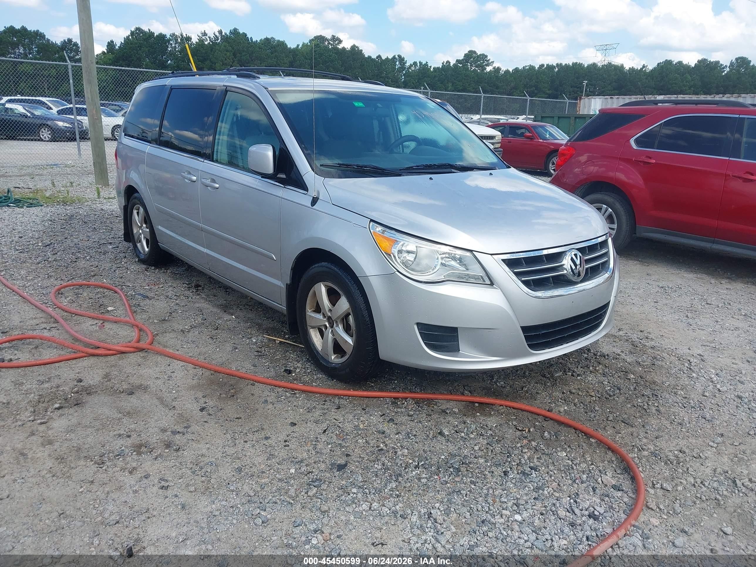 2009 Volkswagen Routan SE, VIN 2V8HW34109R582341 — Normal wear
