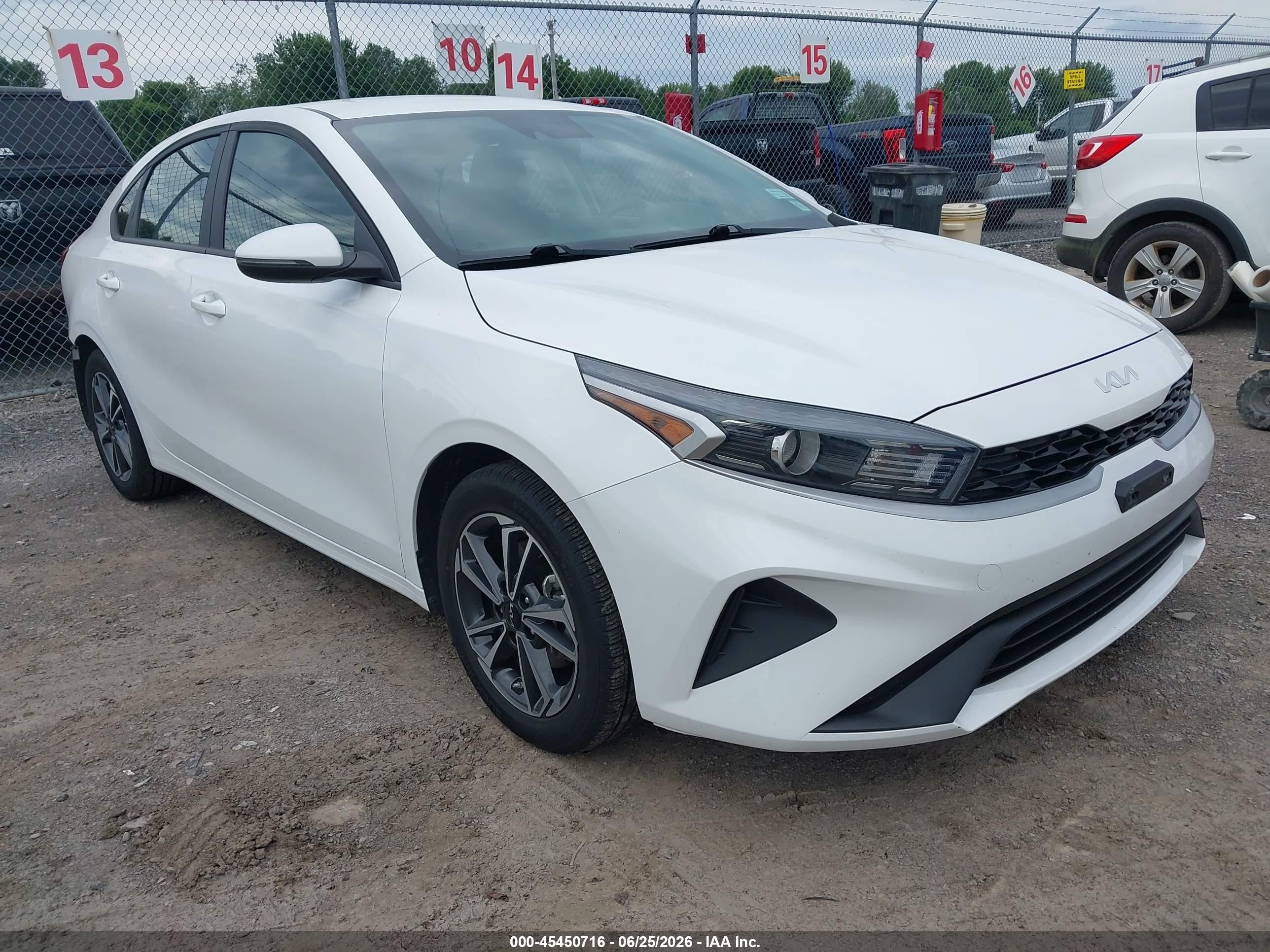 2023 Kia Forte LXS, VIN 3KPF24AD4PE516005 — Side