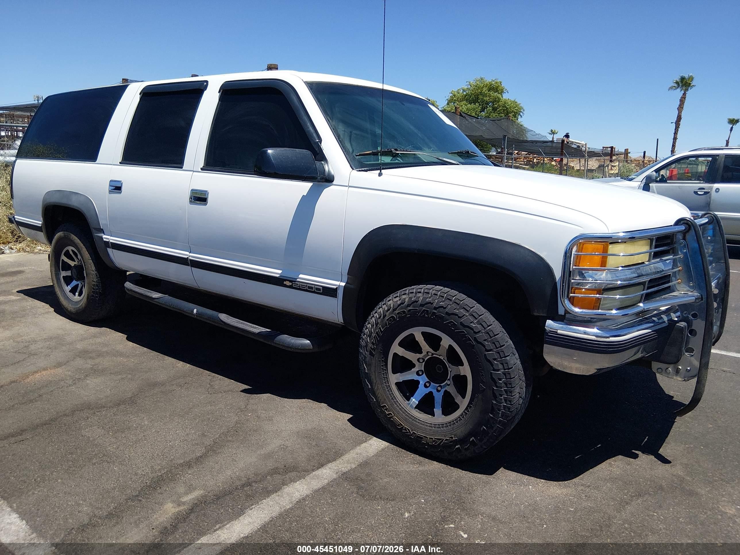 1994 Chevrolet Suburban, VIN 1GNGK26N2RJ414595 — Normal wear