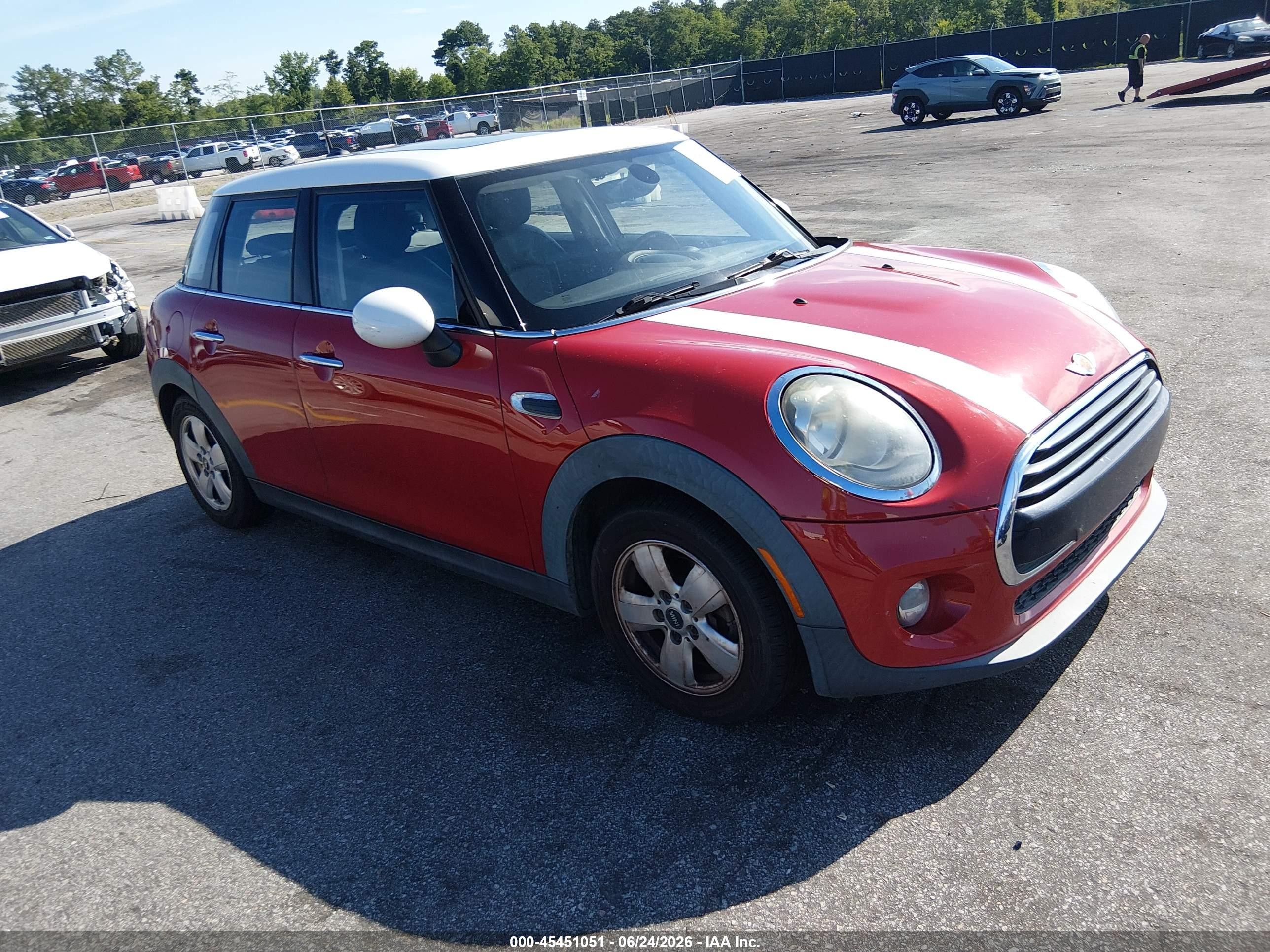 2016 MINI Hardtop 4 Door, VIN WMWXU1C54G2D10165 — Front end