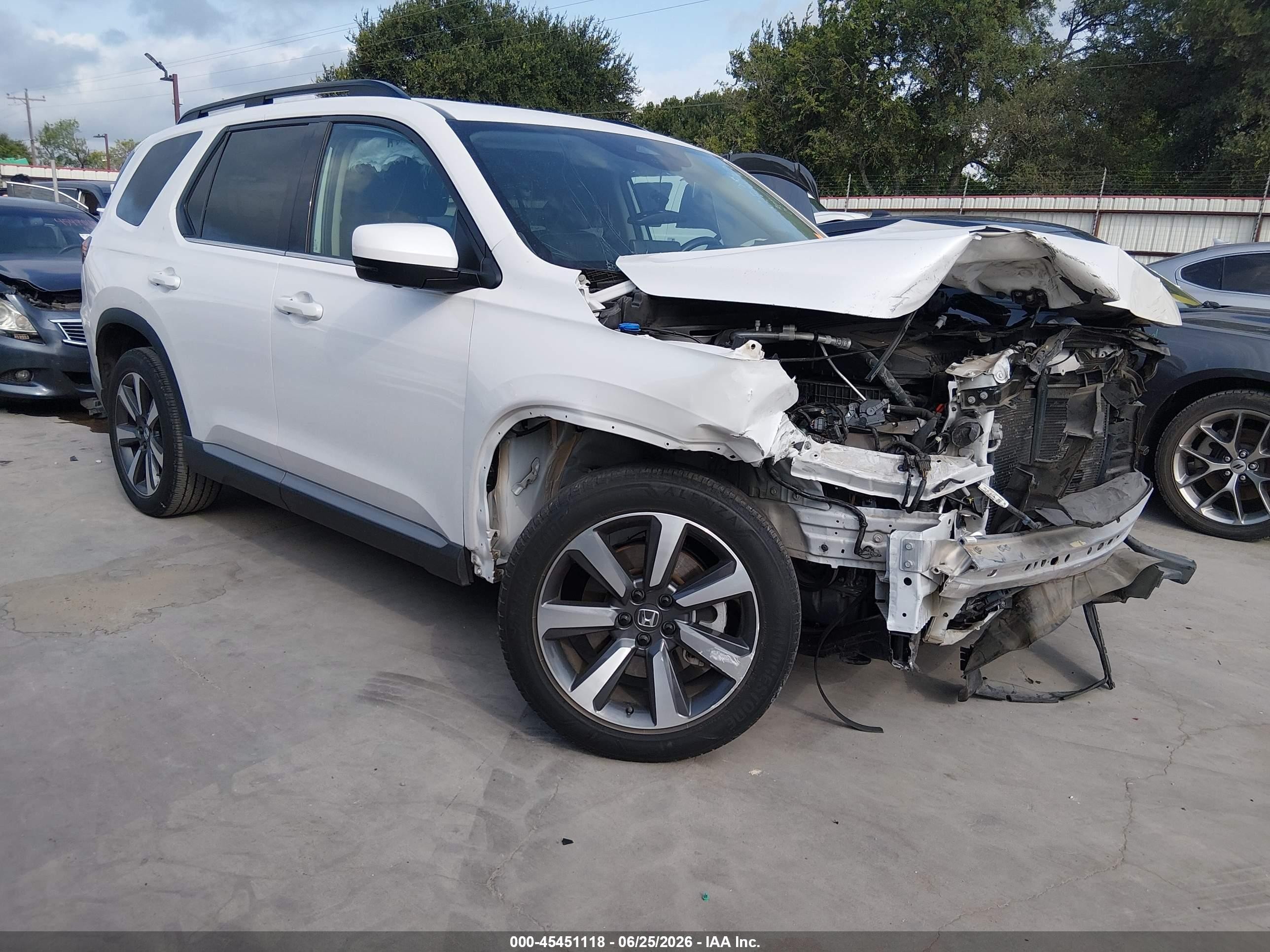 2023 Honda Pilot Elite, VIN 5FNYG1H84PB004613 — Перед