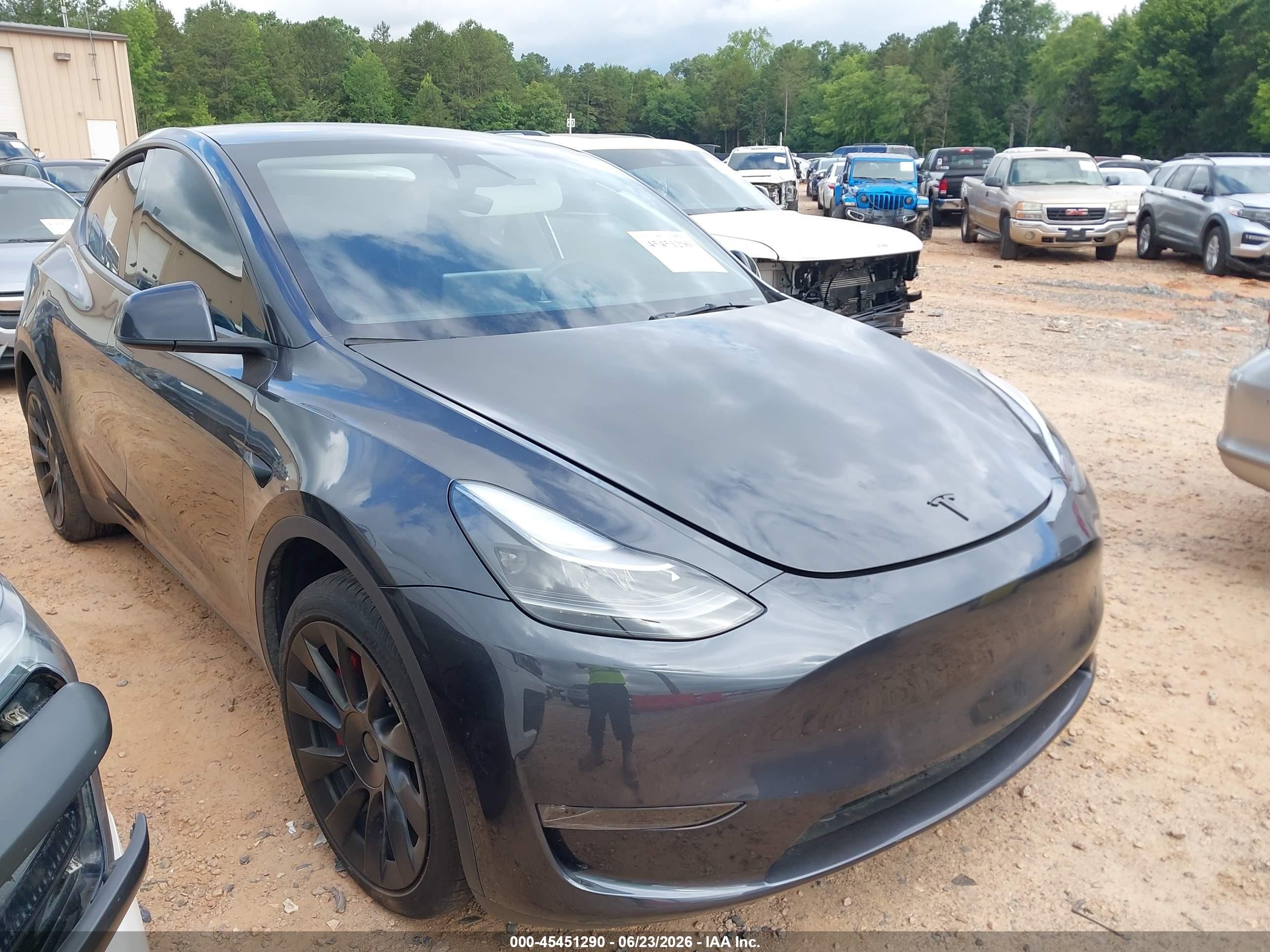 2024 Tesla Model Y Long Range, VIN 7SAYGDEE6RA222762 — Side