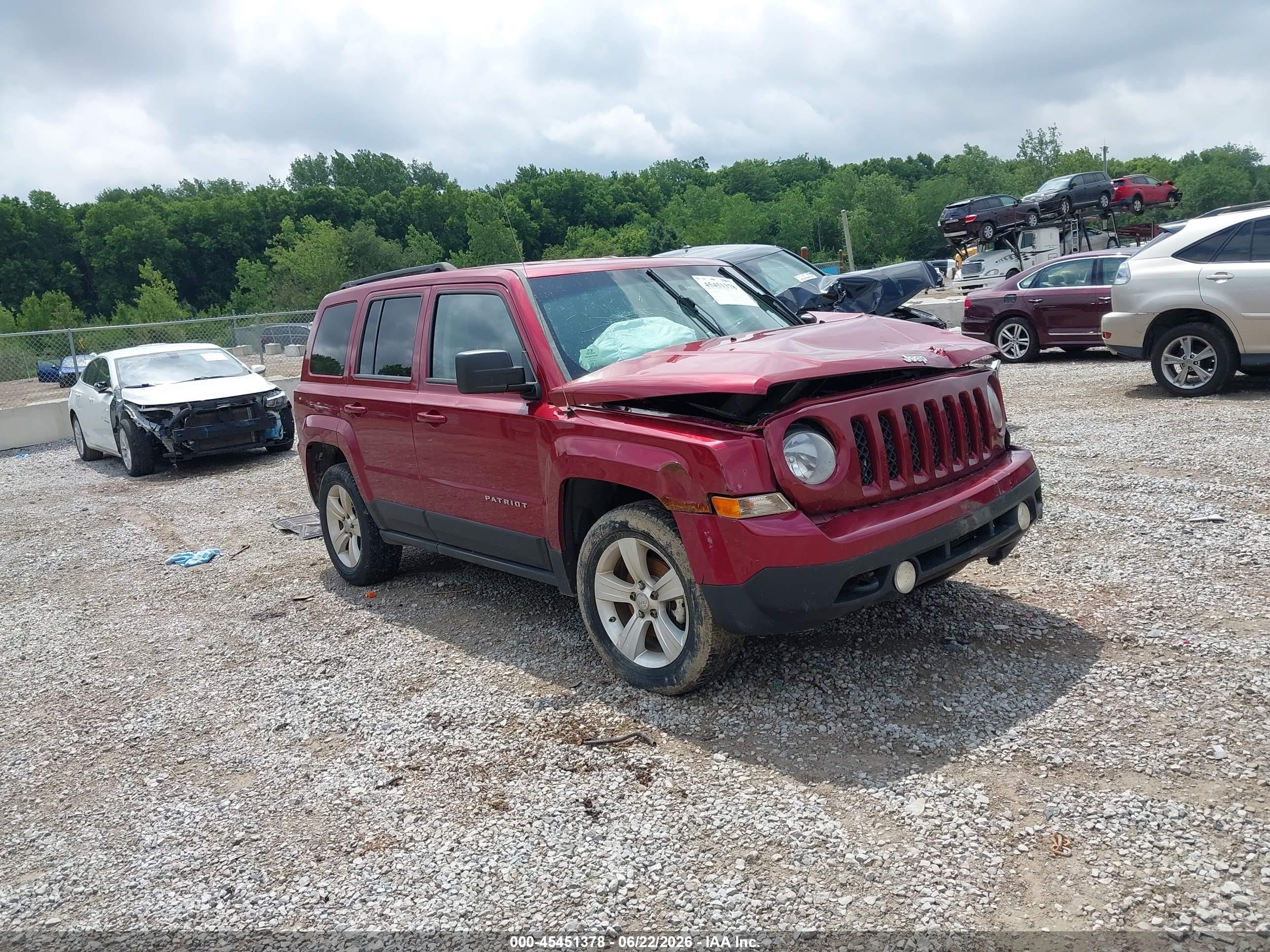 2012 Jeep Patriot Latitude, VIN 1C4NJRFB2CD633869 — Front end