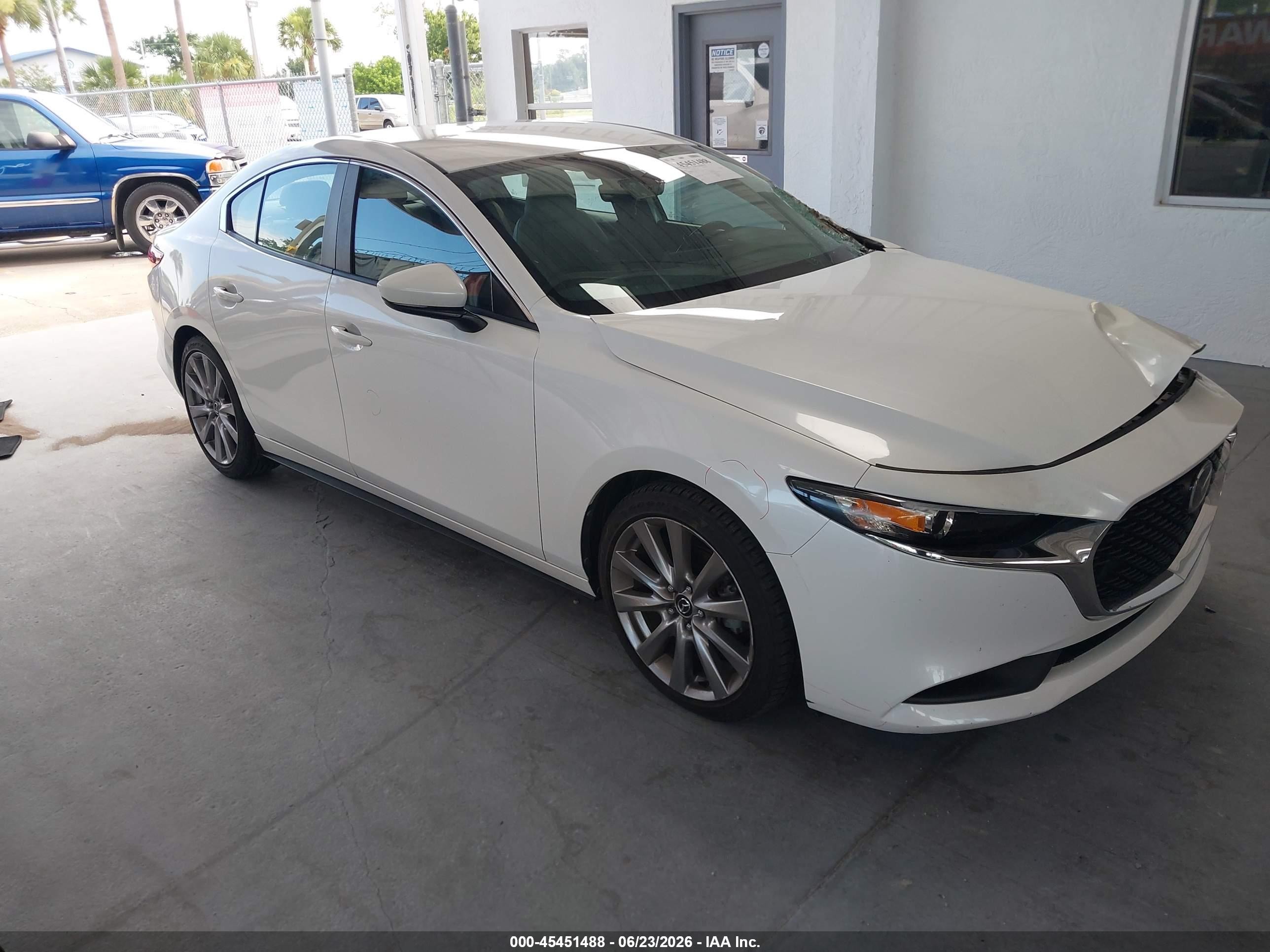 2020 Mazda 3 Select, VIN 3MZBPACL7LM115936 — Бок