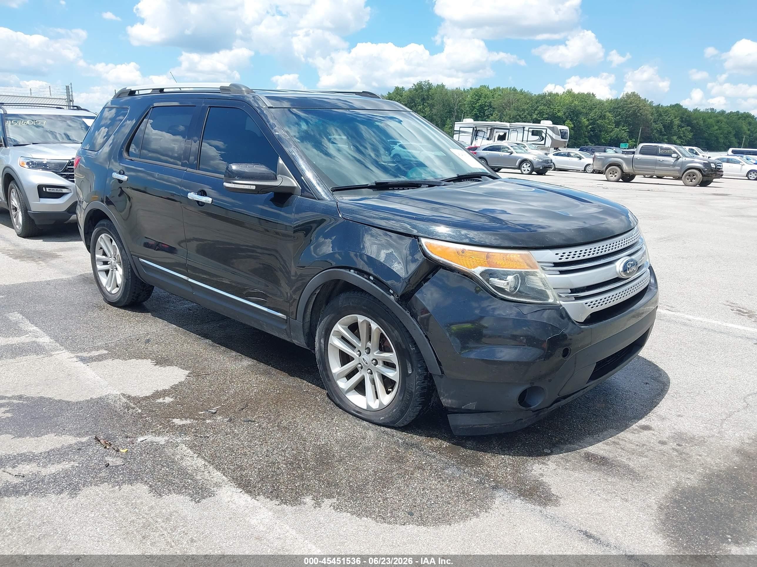 2015 Ford Explorer XLT, VIN 1FM5K7D8XFGA99950 — Front end
