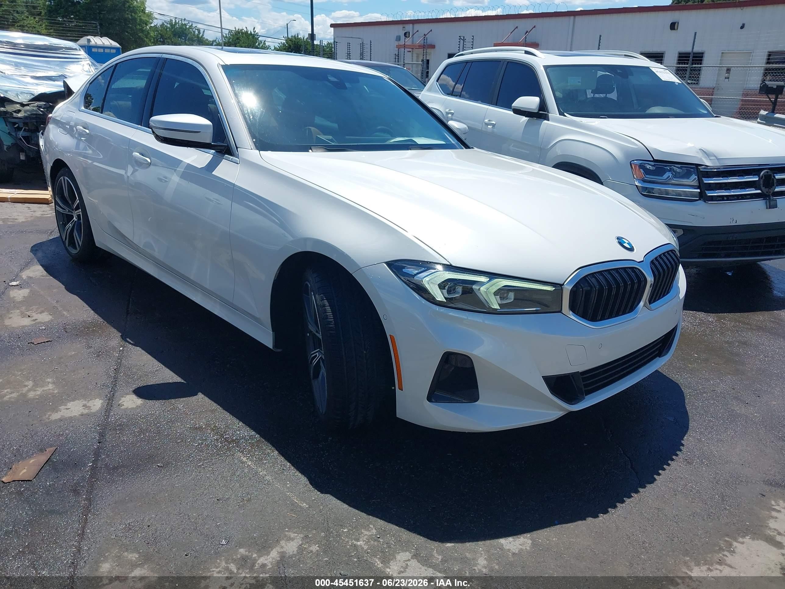 2024 BMW 3 Series 330i, VIN 3MW69FF03R8E06364 — Зад