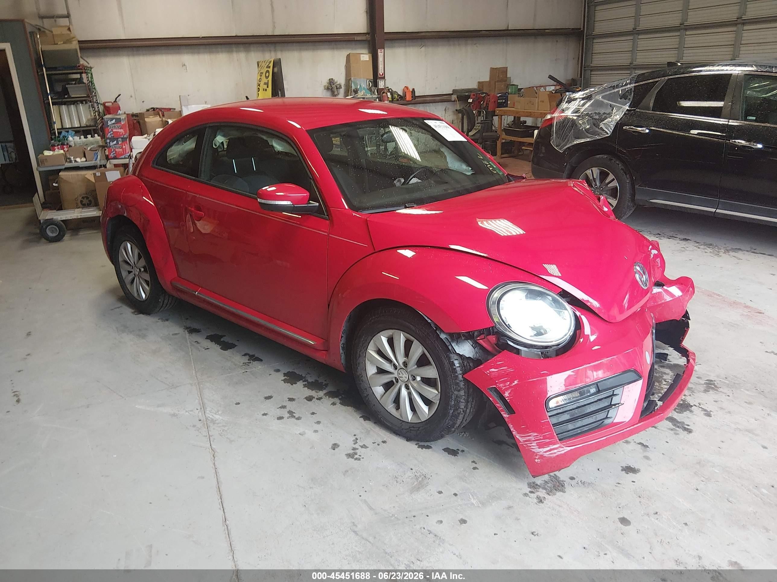 2019 Volkswagen Beetle S, VIN 3VWFD7AT0KM716863 — Front end
